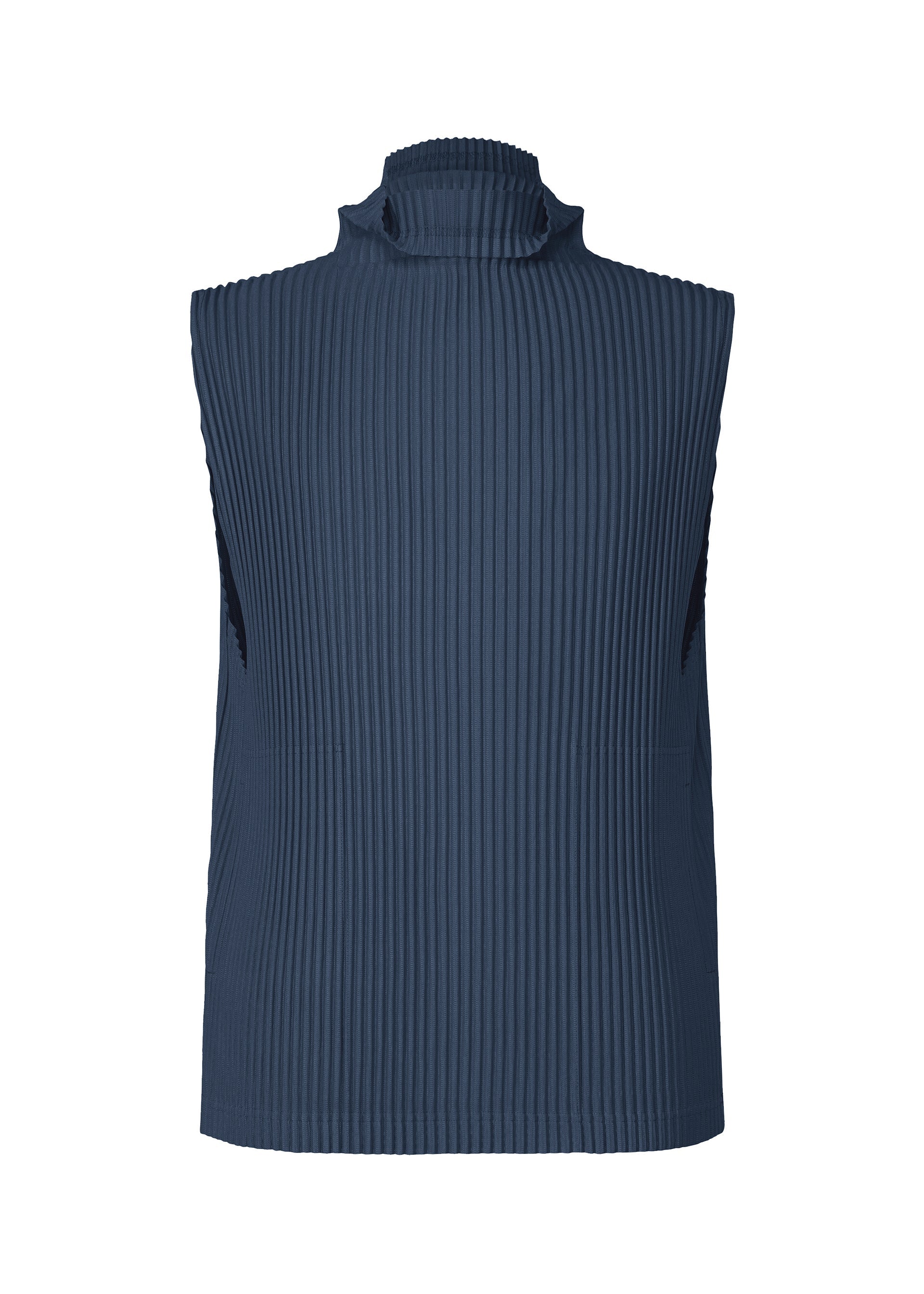 Zoomed view The TAILORED PLEATS 1 by HOMME PLISSÉ ISSEY MIYAKE is a blue quick-drying sleeveless women's top, designed for cool comfort and easy portability all day. - MANAROLA BOAT NAVY （no.76）