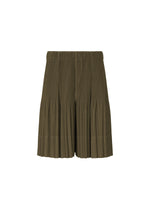 The MONTHLY COLORS : JUNE olive green pleated men's shorts by HOMME PLISSÉ ISSEY MIYAKE feature an elastic waistband and are made from quick-drying polyester for a lightweight feel, shown against a white background. - GENOVA METAL OCHER （no.37）