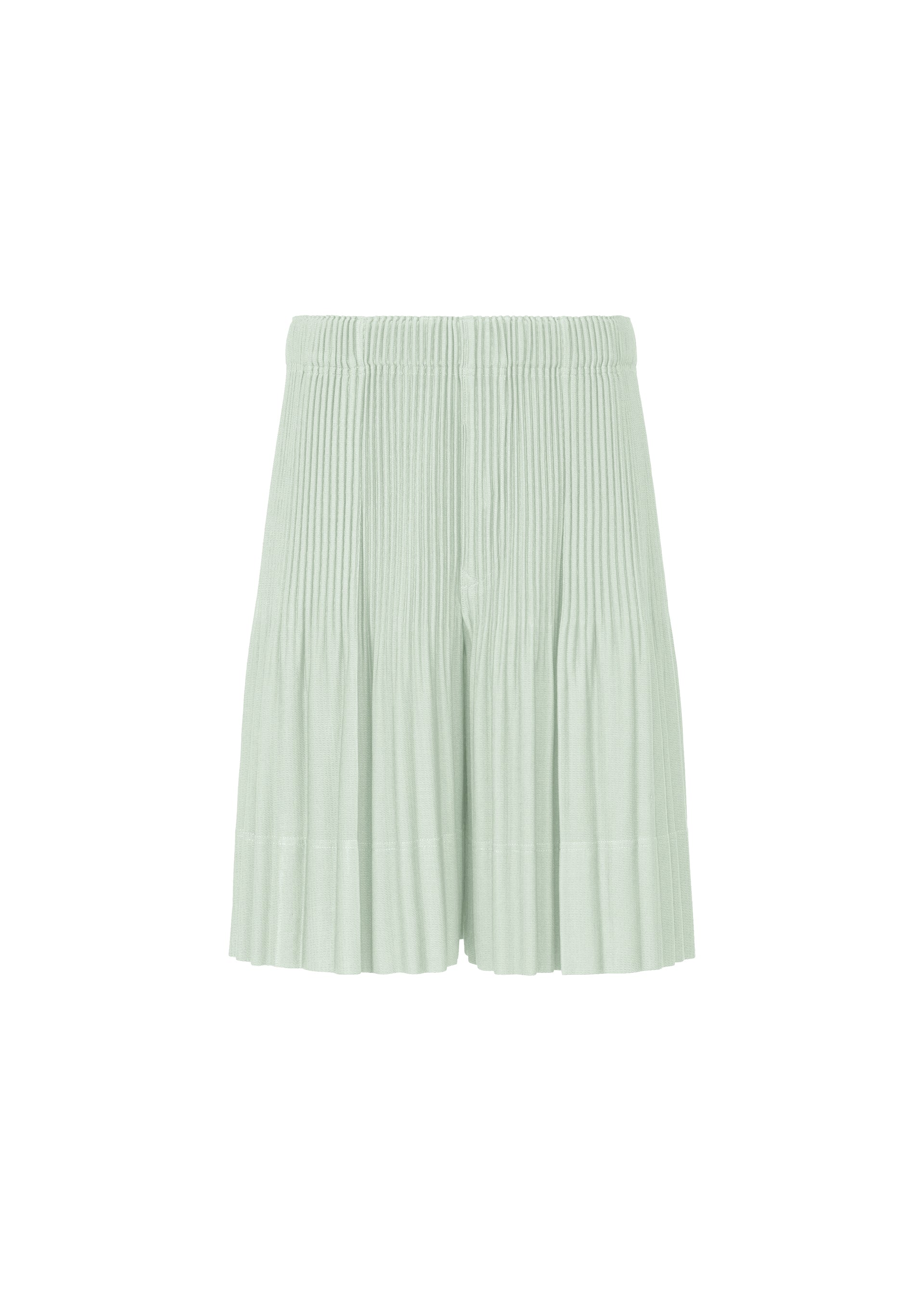 Zoomed view Light green pleated men's shorts, HOMME PLISSÉ ISSEY MIYAKE MONTHLY COLORS : JUNE, feature an elastic waistband and lightweight quick-dry polyester, shown against a white background. - BOBOLI MOSS ASH （no.70）