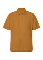 The MONTHLY COLORS : JUNE polo shirt by HOMME PLISSÉ ISSEY MIYAKE is a short-sleeved, ribbed brown top with a collar, two-button front, vertical stripes, and is made from quick-drying polyester. - VENICE BOAT BROWN （no.45）