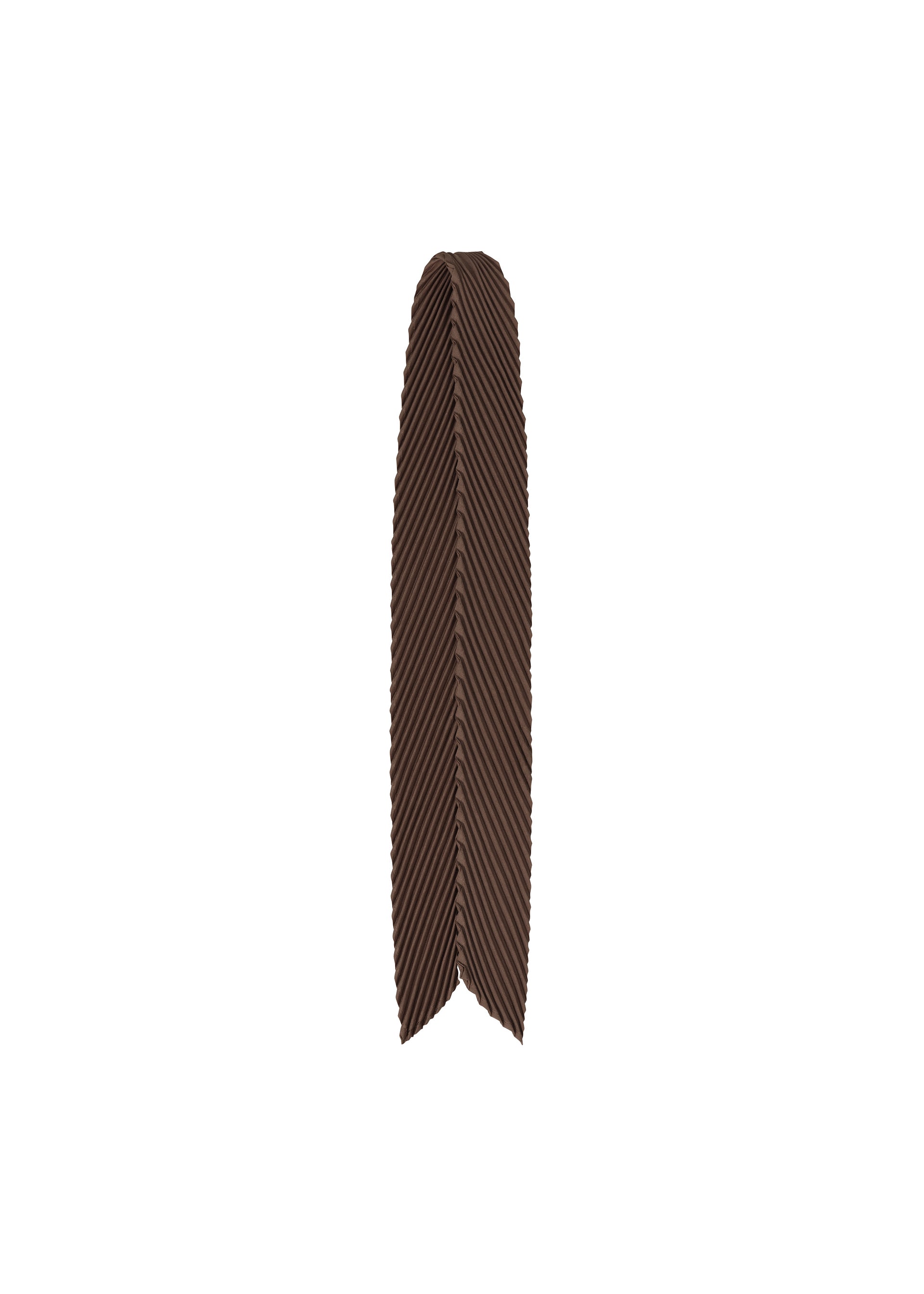 Zoomed view Centered on a white background, the PLEATS STOLE by HOMME PLISSÉ ISSEY MIYAKE features a single brown feather with a textured, striped pattern—making it an ideal and unique accent for your bag or a striking neck accessory. - BROWN （no.44）