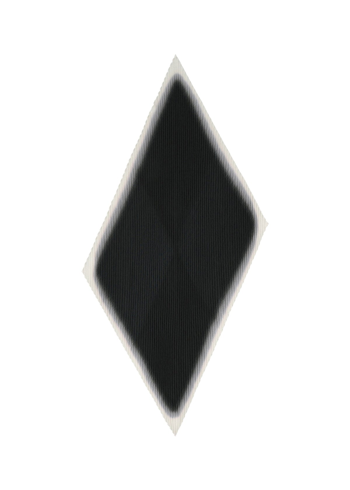 Zoomed view FRAMEWORK : CHUSEN STOLE by HOMME PLISSÉ ISSEY MIYAKE features a diamond-shaped black and gray gradient with soft edges on white, accented by thin vertical lines for a natural fiber texture effect. - BLACK （no.15）