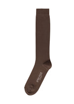 A single SIMPLE SOCKS knee-high by HOMME PLISSÉ ISSEY MIYAKE, in plain brown cotton-mix yarn, is displayed against a white background with subtle white text near the toe. - BROWN （no.44）
