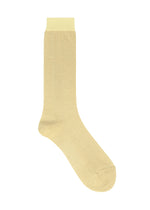 A single RAY SOCK by HOMME PLISSÉ ISSEY MIYAKE, featuring a light yellow textured design, is displayed upright on a white background with the foot angled to the left.