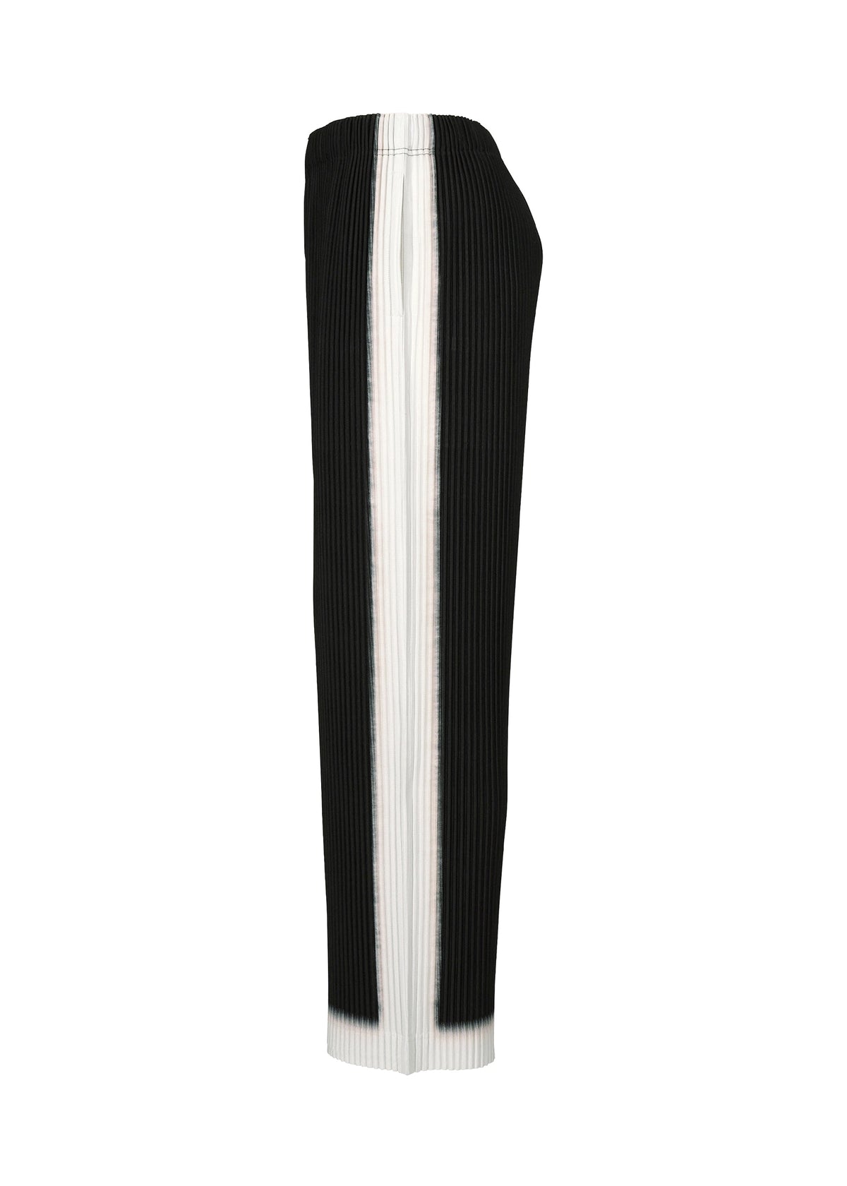 Zoomed view FRAMEWORK : CHUSEN by HOMME PLISSÉ ISSEY MIYAKE—pleated straight pants with black and white color block stripes inspired by chusen, featuring black sides and a white center, shown from the side.