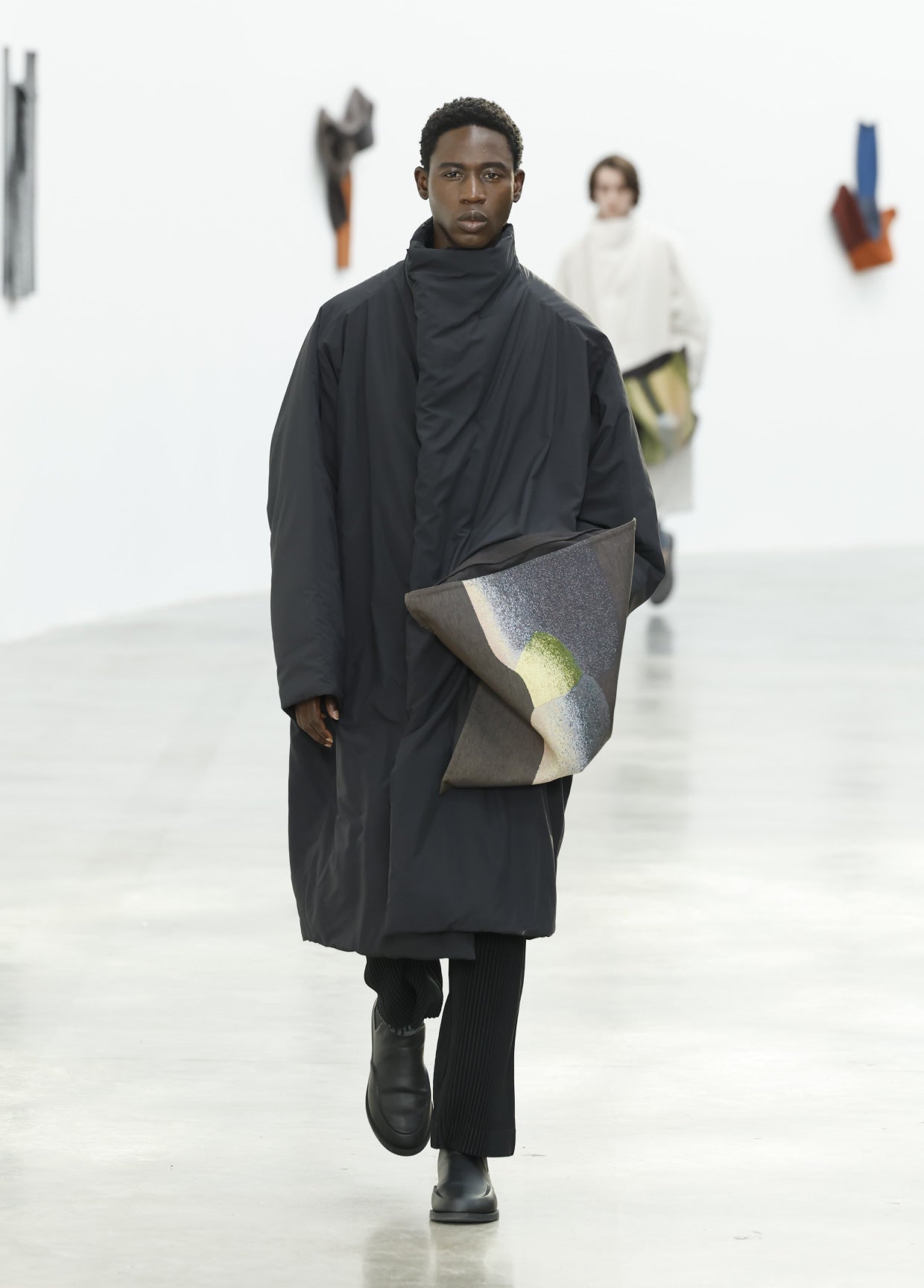 HOMME PLISSE 24AWストール HOMME PLISSÉ ISSEY MIYAKE AUTUMN WINTER 2024/25 COLLECTIONS