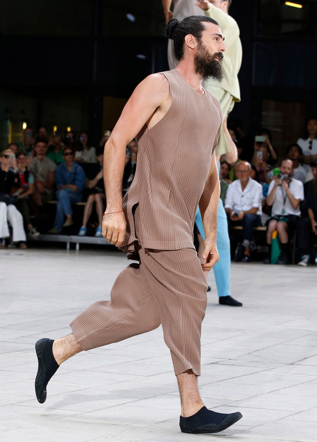 HOMME PLISSÉ ISSEY MIYAKE COLLECTIONS SPRING SUMMER 2023 HOMME PLISSÉ ISSEY MIYAKE COLLECTIONS SPRING SUMMER 2023