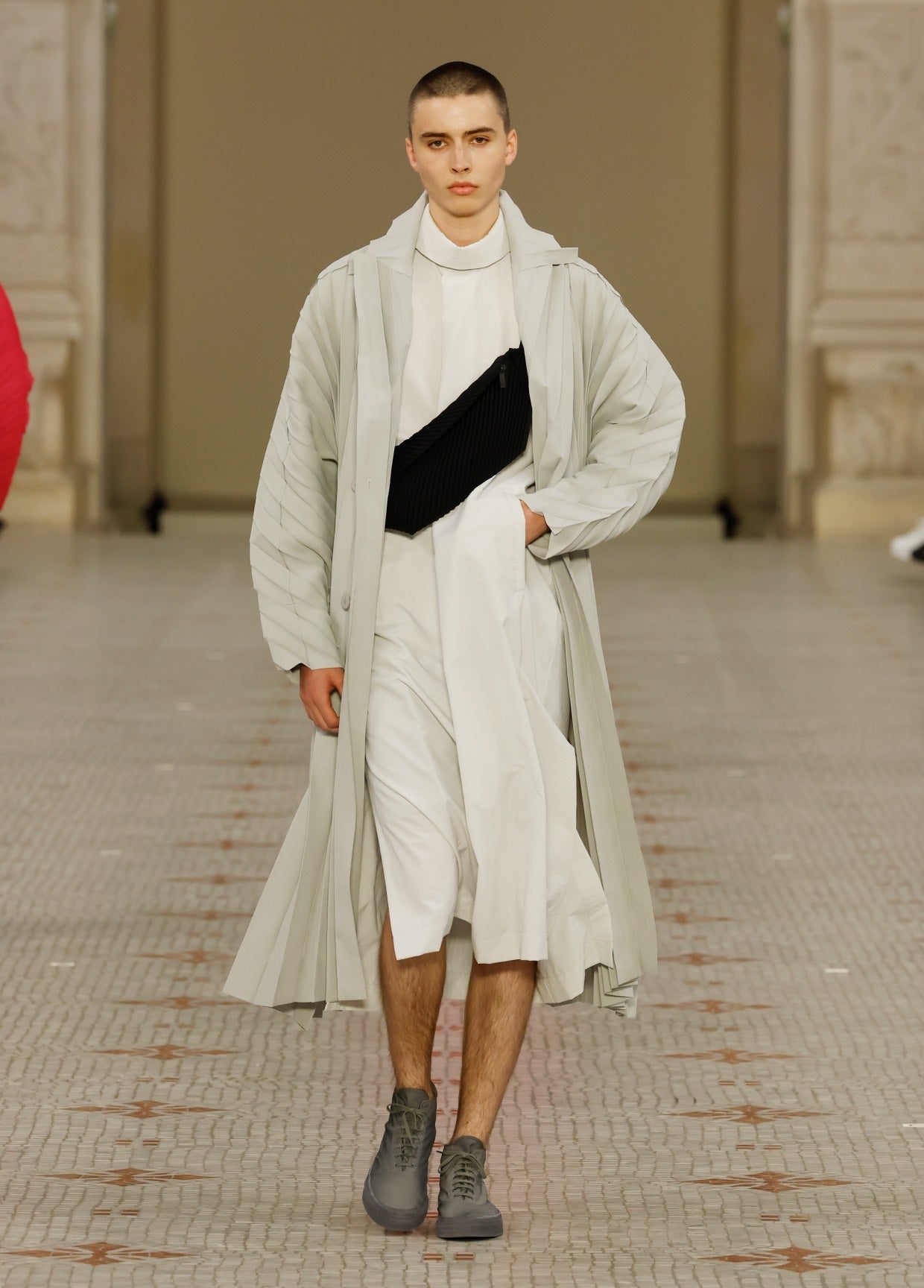 【美品】HOMME PLISSÉ ISSEY MIYAKE OVERFLOW Introducing Items “OVERFLOW” – ISSEY MIYAKE ONLINE STORE