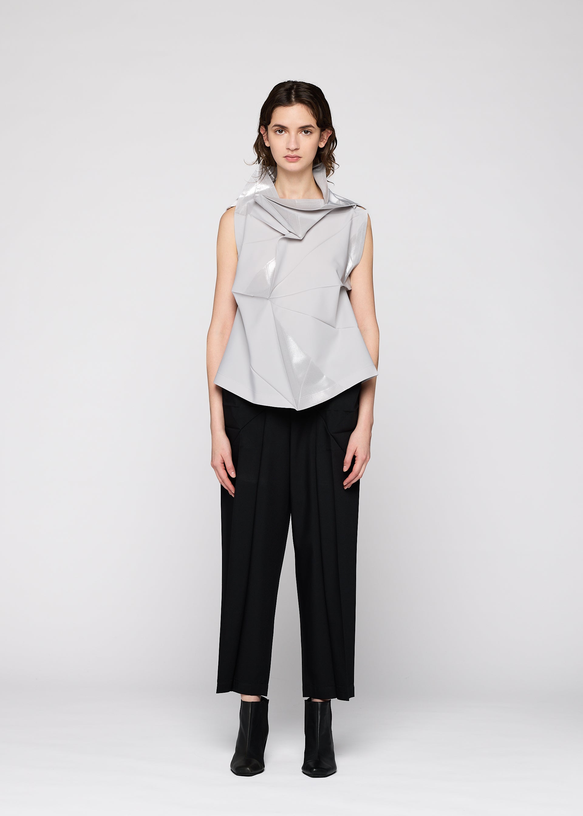 ISSEY MIYAKE 132.5 トップス 132 5. SOLID – ISSEY MIYAKE ONLINE STORE