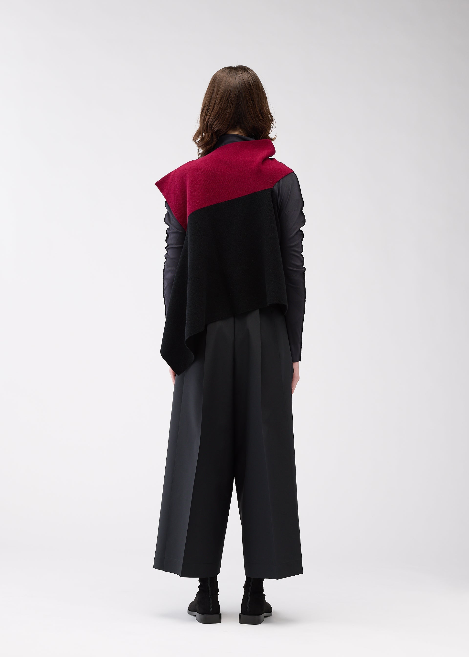 Zoomed view POSITIONED KNIT