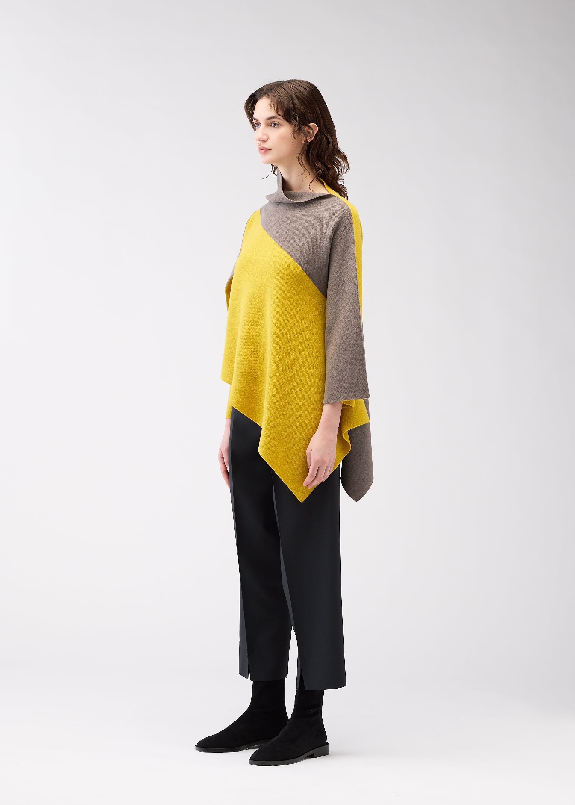 Zoomed view POSITIONED KNIT