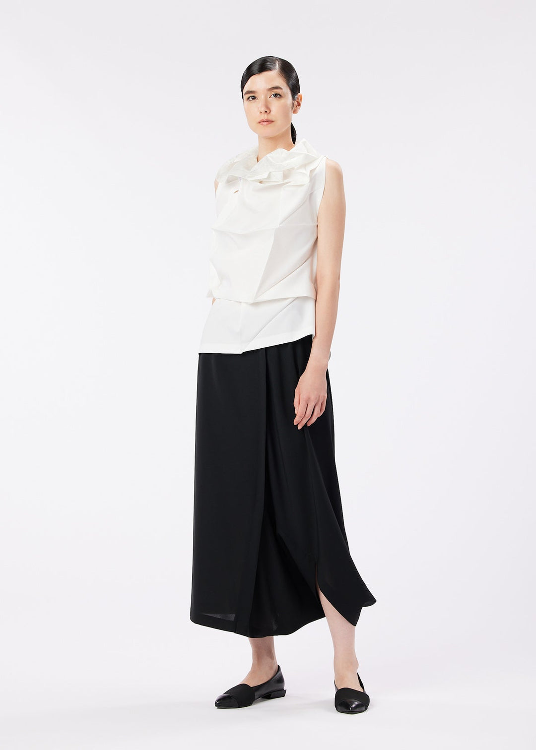 132 5. STANDARD TOP | The official ISSEY MIYAKE ONLINE STORE | ISSEY MIYAKE  USA