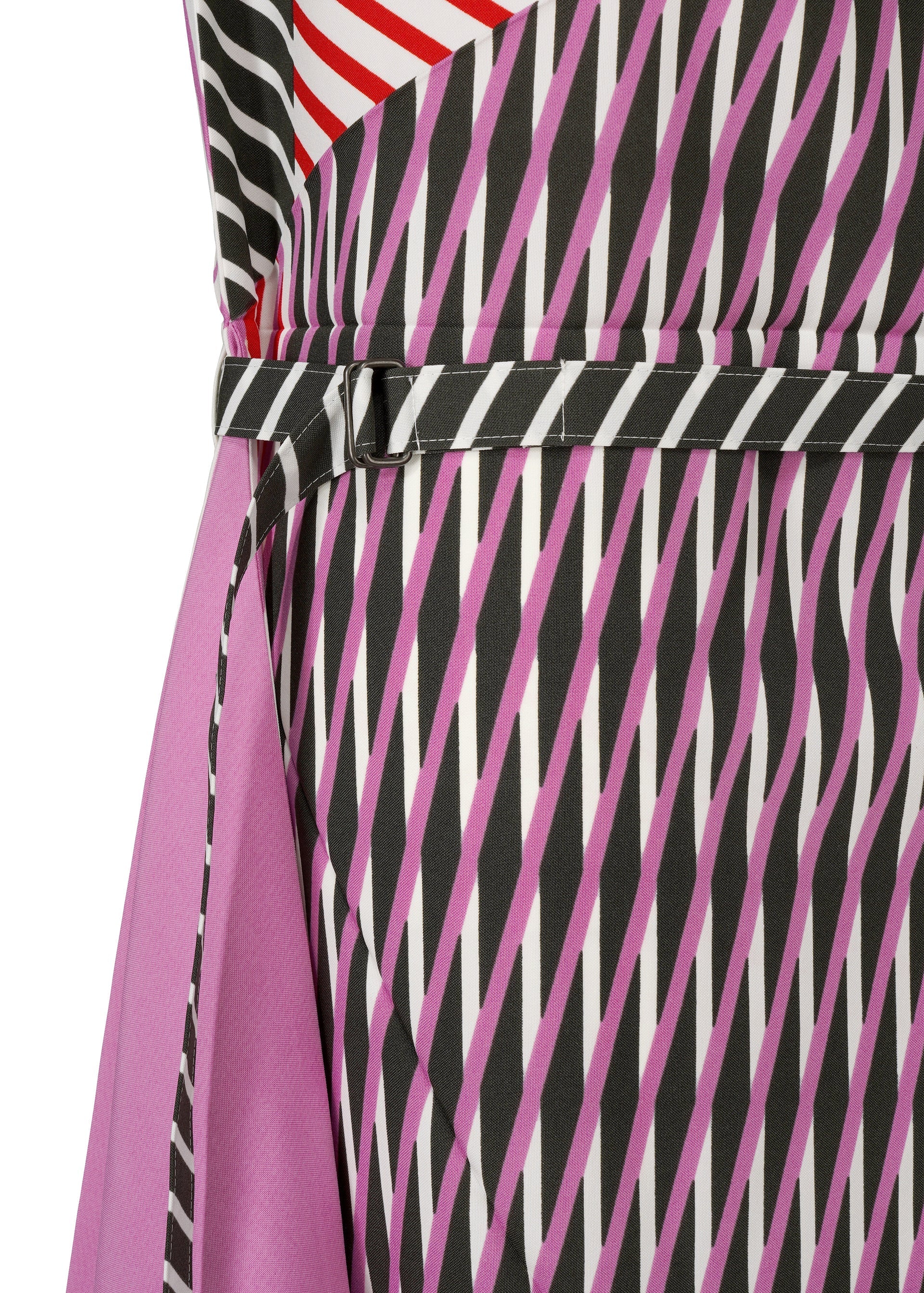 Zoomed view Close-up of the FACET dress by 132 5. ISSEY MIYAKE, showcasing a Nassen print with black, white, and pink diagonal stripes, a thin striped waist belt, solid pink panel on the left, and bold red and white stripe accents at the top.