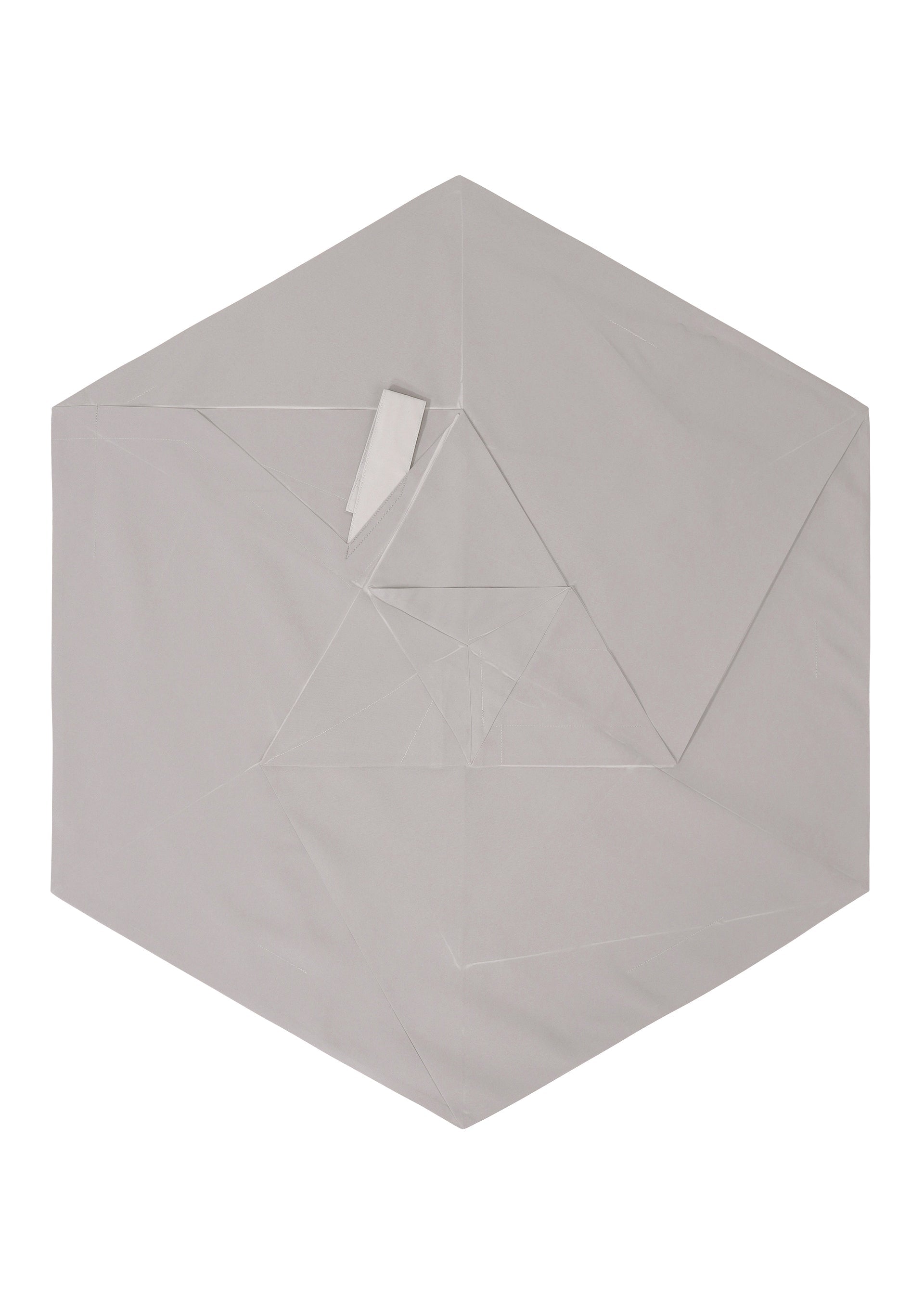 Zoomed view The NO.17 PRINT by 132 5. ISSEY MIYAKE is a light gray, hexagon-shaped origami paper with visible folds and layers, forming geometric patterns on a white background and echoing the No. 17 folding structure.