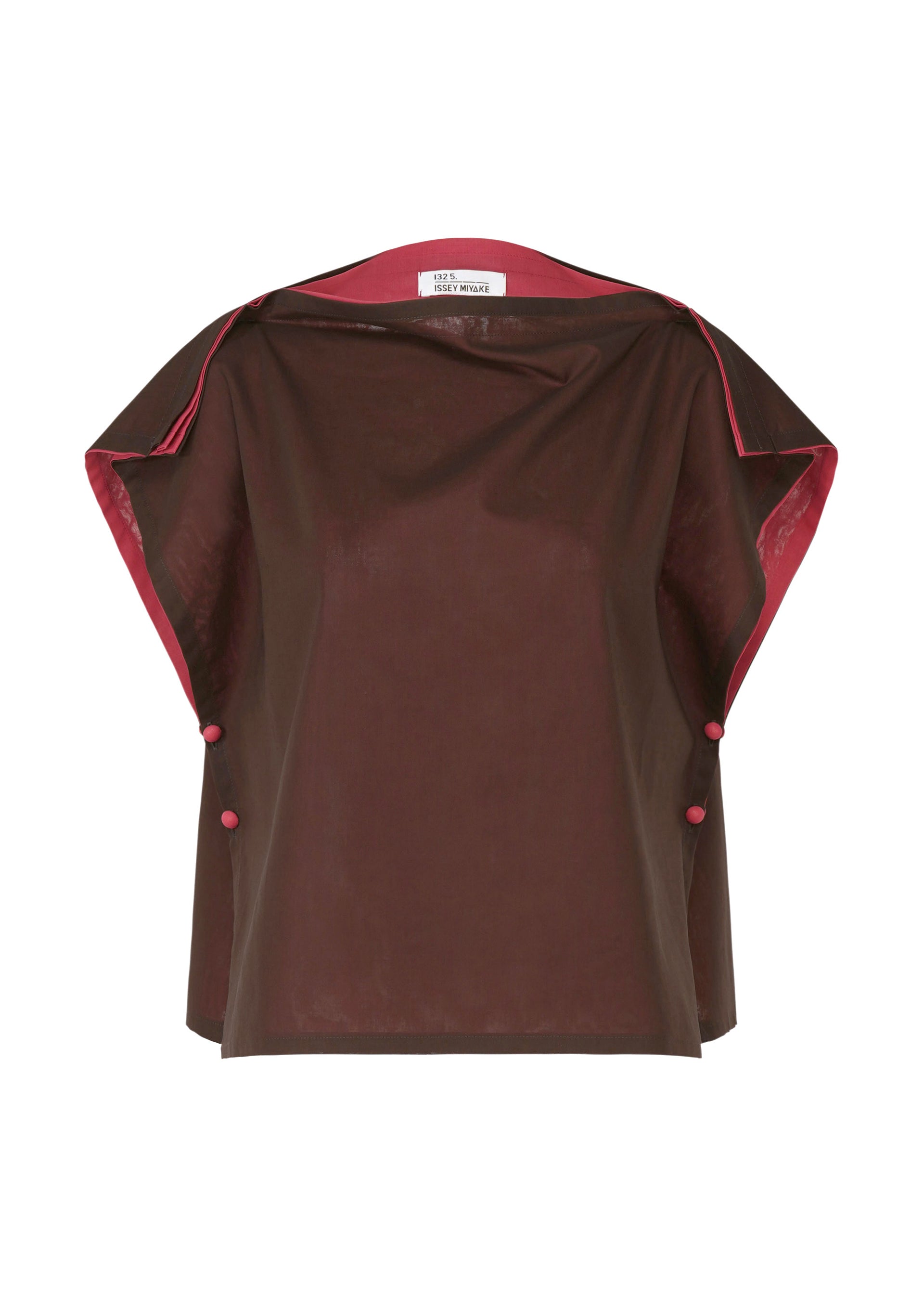 Zoomed view The SHEER FOLIO by 132 5. ISSEY MIYAKE is a brown short-sleeved top with pink edge accents and side buttons, layered fabric for a portfolio-inspired look, shown against a white background. - BROWN×RED （no.49）
