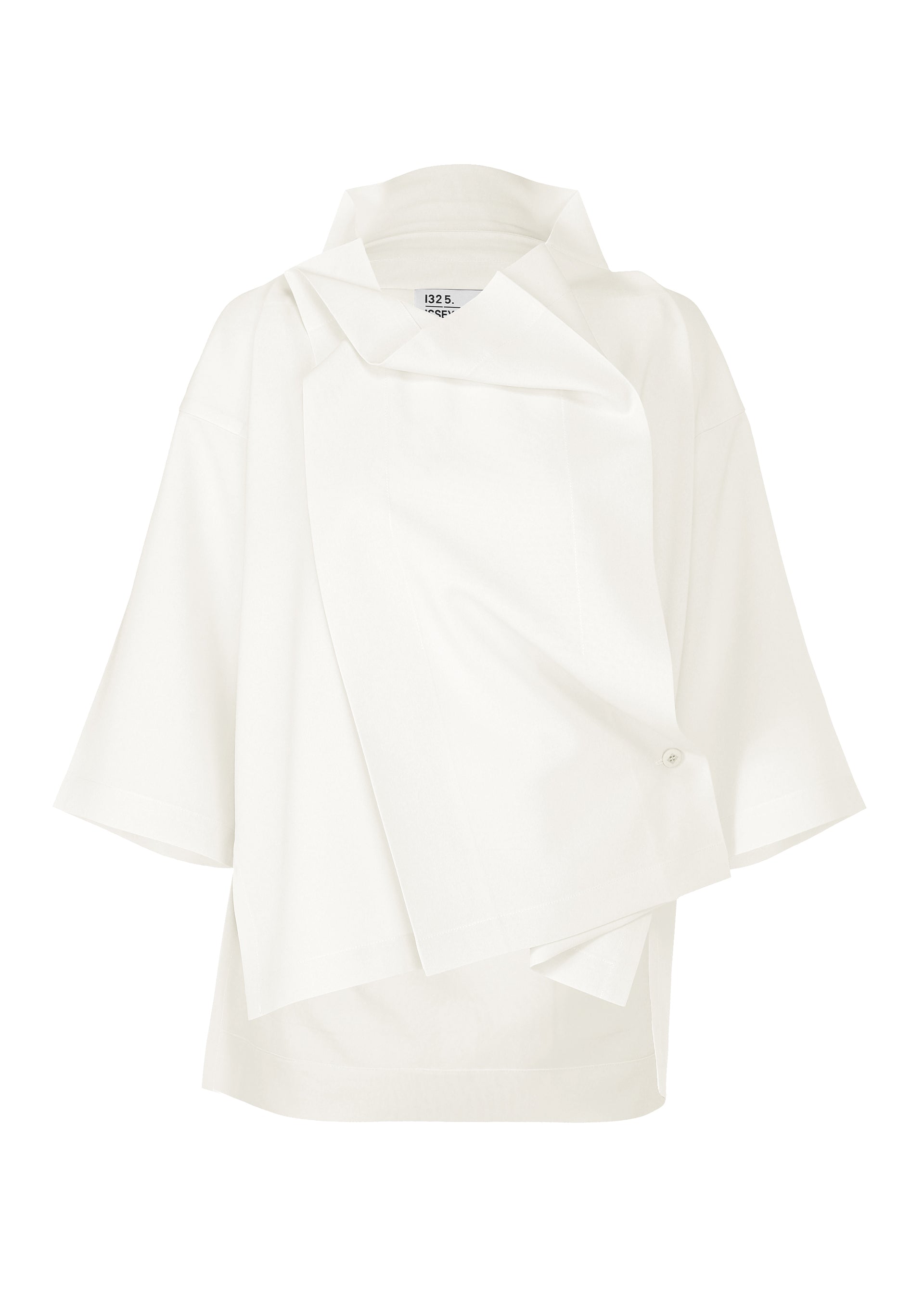 Zoomed view The FLAT TUCK T by 132 5. ISSEY MIYAKE is a white, oversized top with short sleeves, featuring an asymmetrical layered front and a single visible button on the lower right side. - WHITE （no.01）