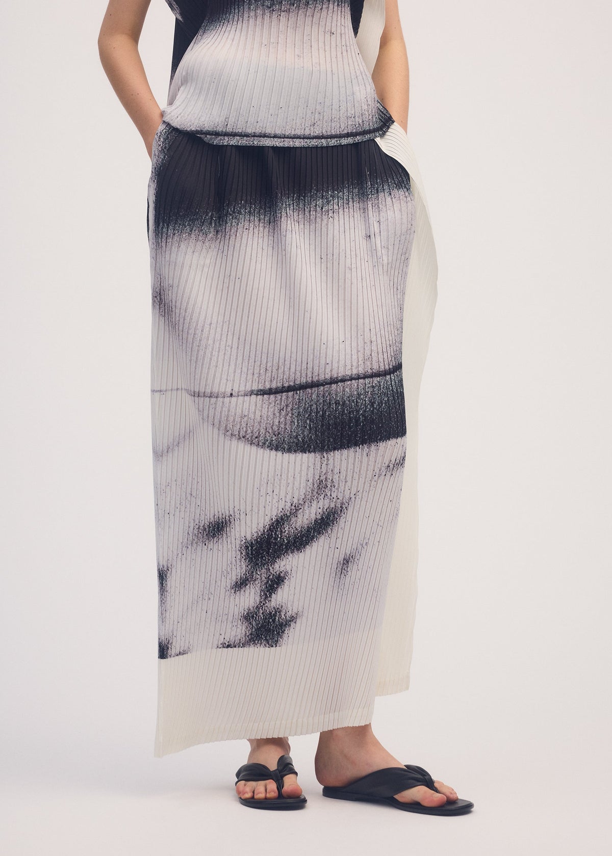 SHADOW STUDY PLEATS