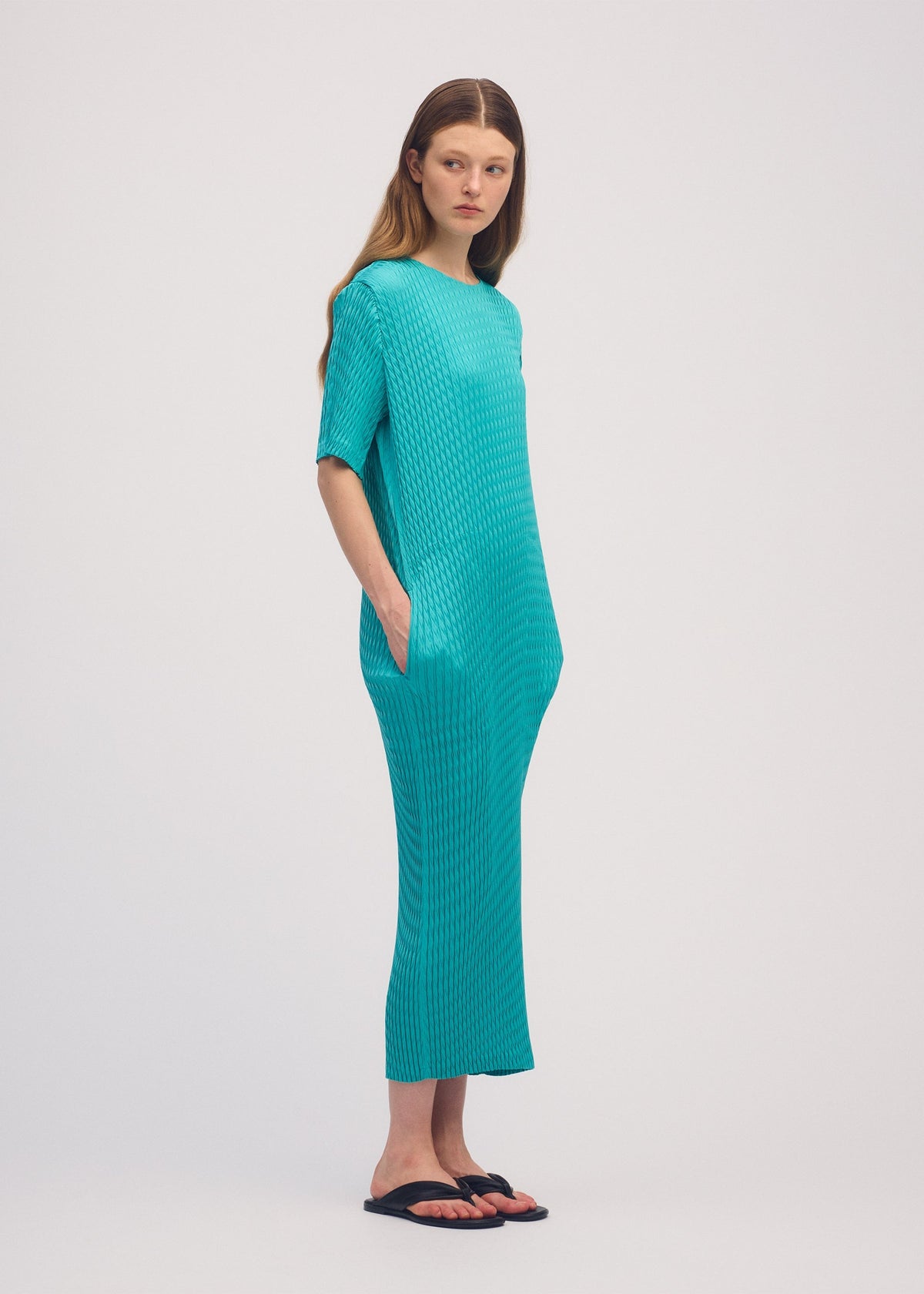 SLEEK PLEATS
