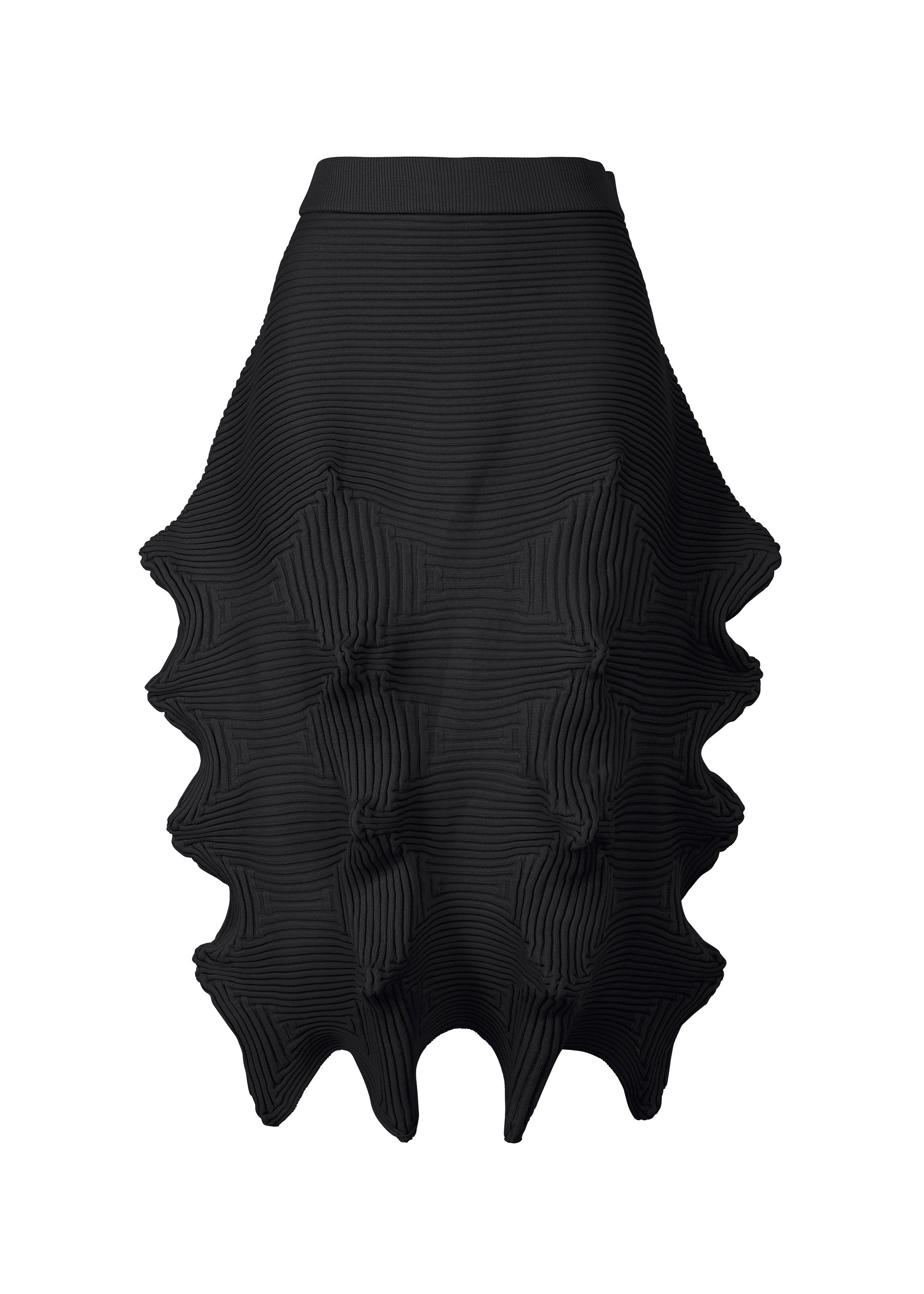 Zoomed view The LINKAGE skirt by ISSEY MIYAKE is a black knit piece with a 3D silhouette, wavy ridges, and angular points for a futuristic look. Made from recycled polyester, it features fine horizontal lines and a structured design. - BLACK （no.15）