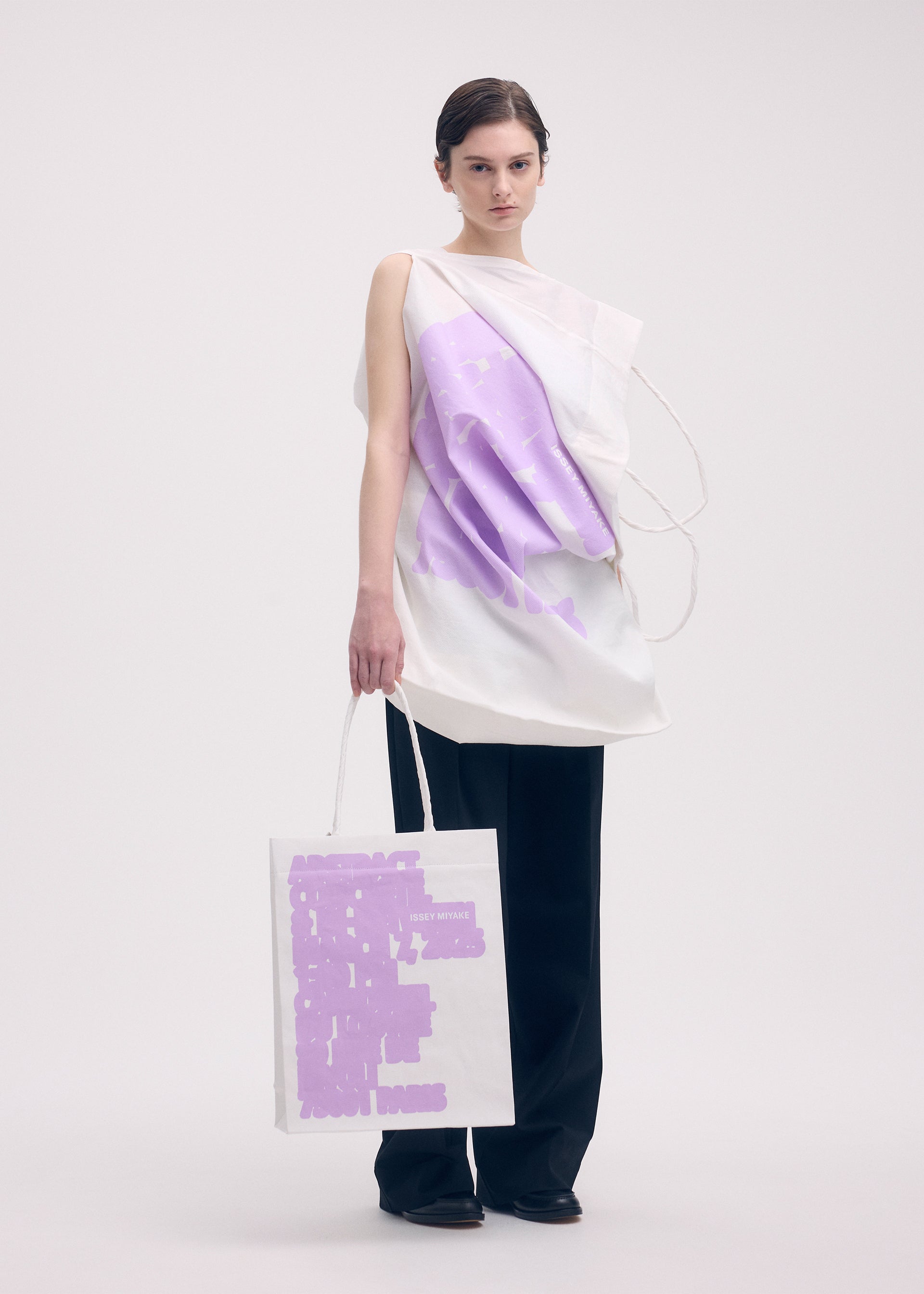 ISSEY MIYAKE ノースリーブトップス ラベンダー ISSEY MIYAKE – ISSEY MIYAKE ONLINE STORE