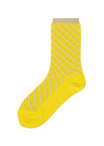 The ISSEY MIYAKE GENERIC STRIPES SOCKS feature a single yellow stripe with light beige diagonal stripes and a solid beige cuff, shown on a white background. - YELLOW （no.52）