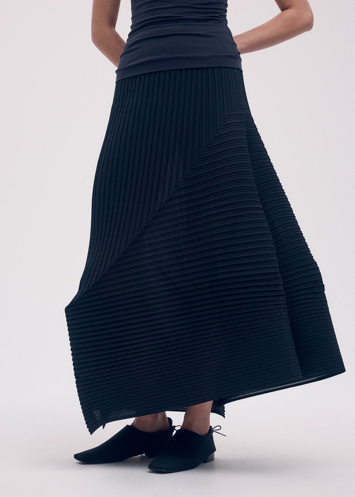 FOLD PLEATS view 8 of 9