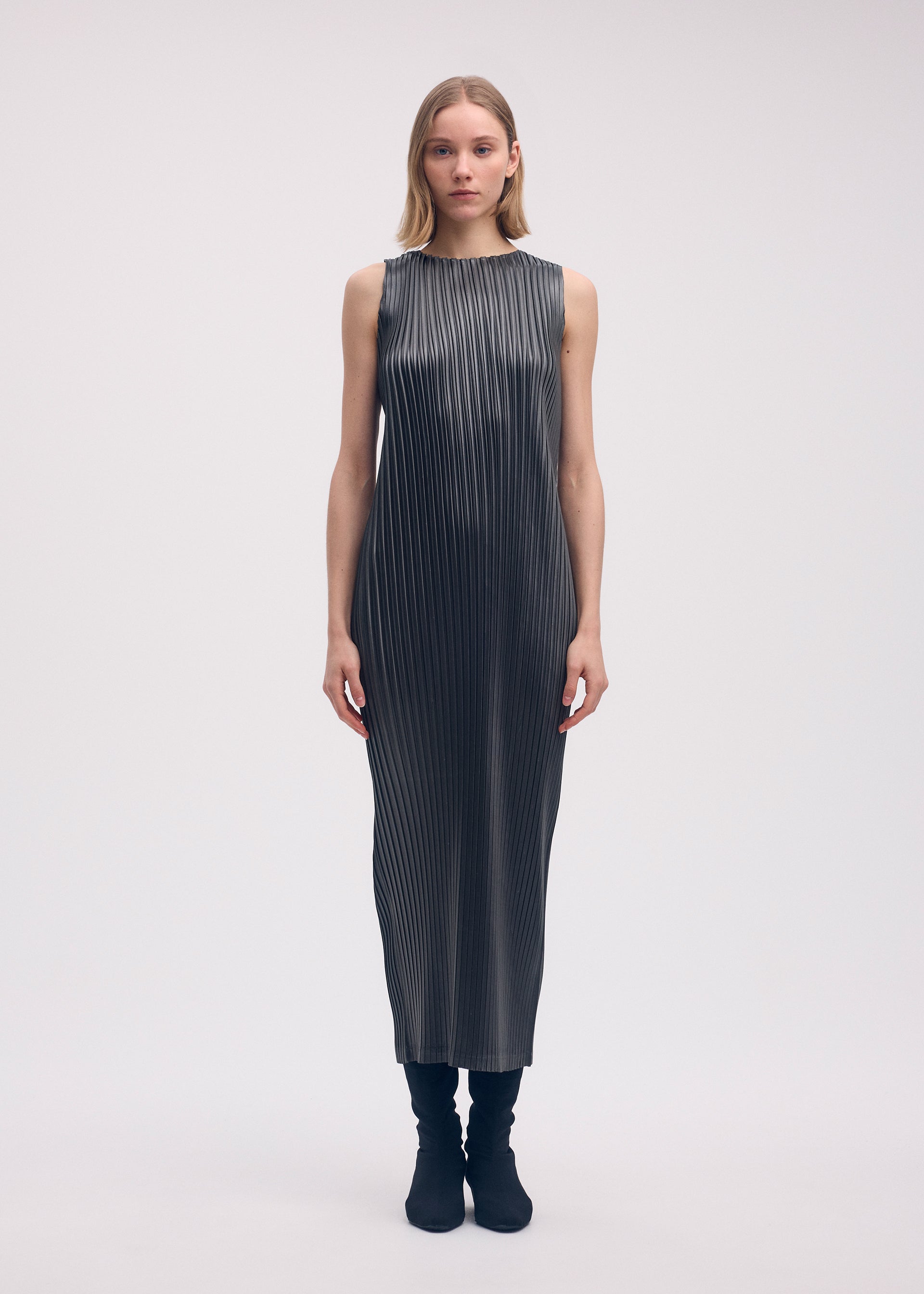 WOMEN / DRESSES – ISSEY MIYAKE ONLINE STORE