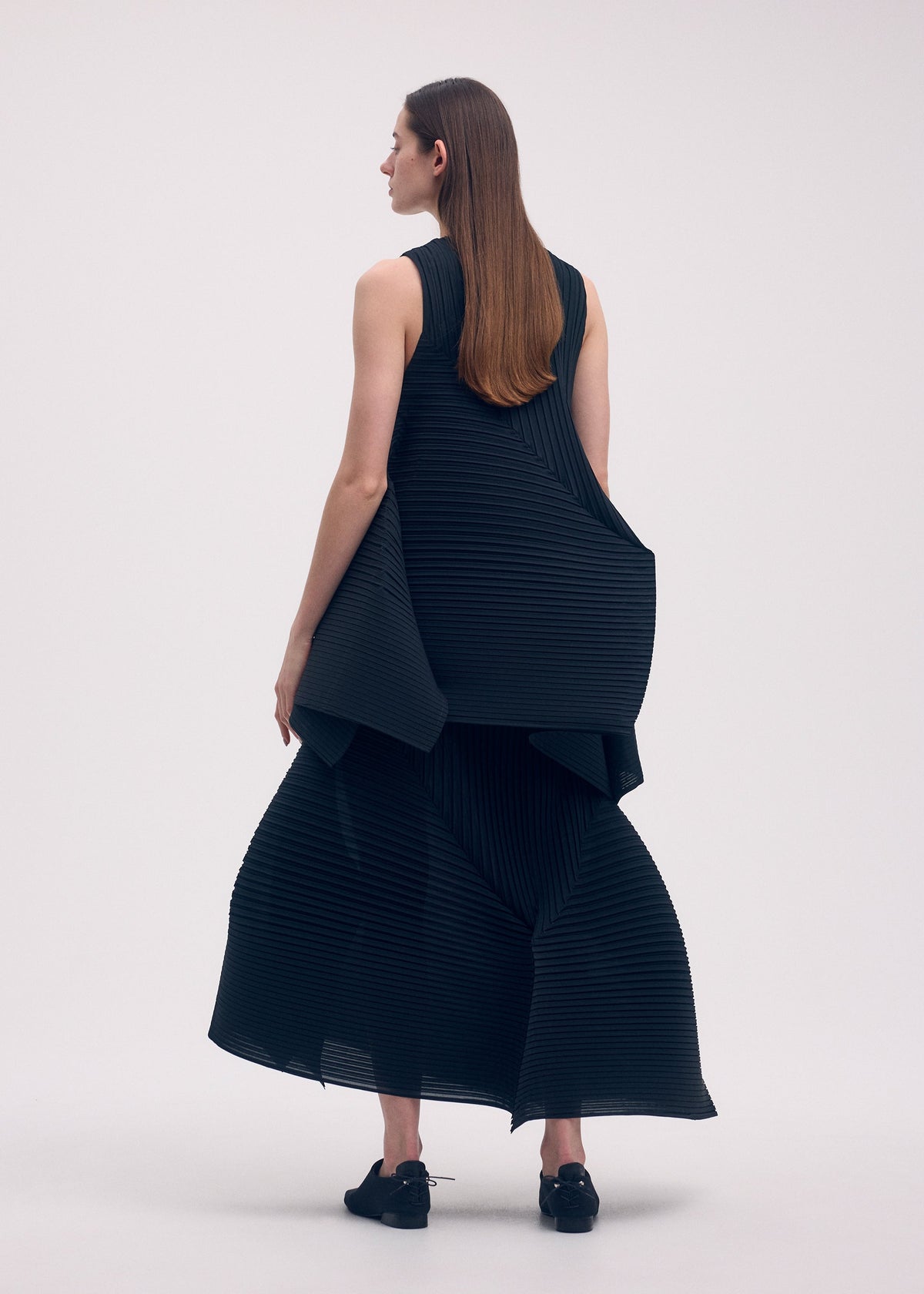 FOLD PLEATS view 8 of 8
