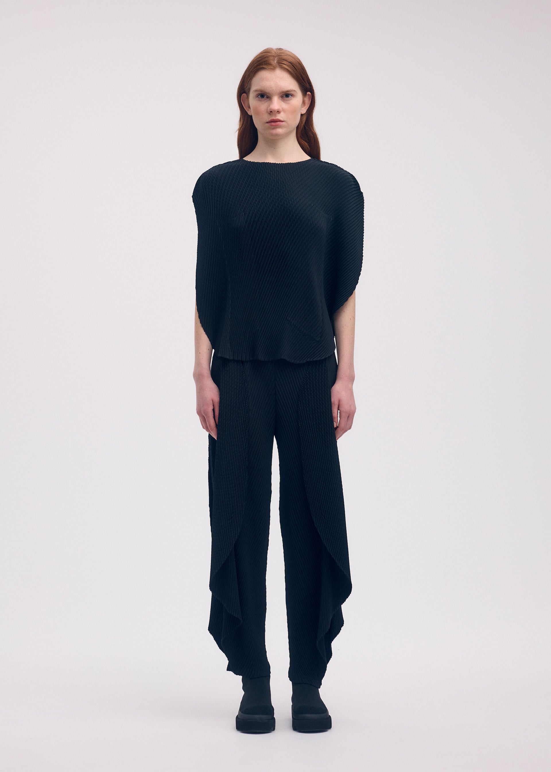 ISSEY MIYAKE トップス 刺繍 ISSEY MIYAKE – ISSEY MIYAKE ONLINE STORE