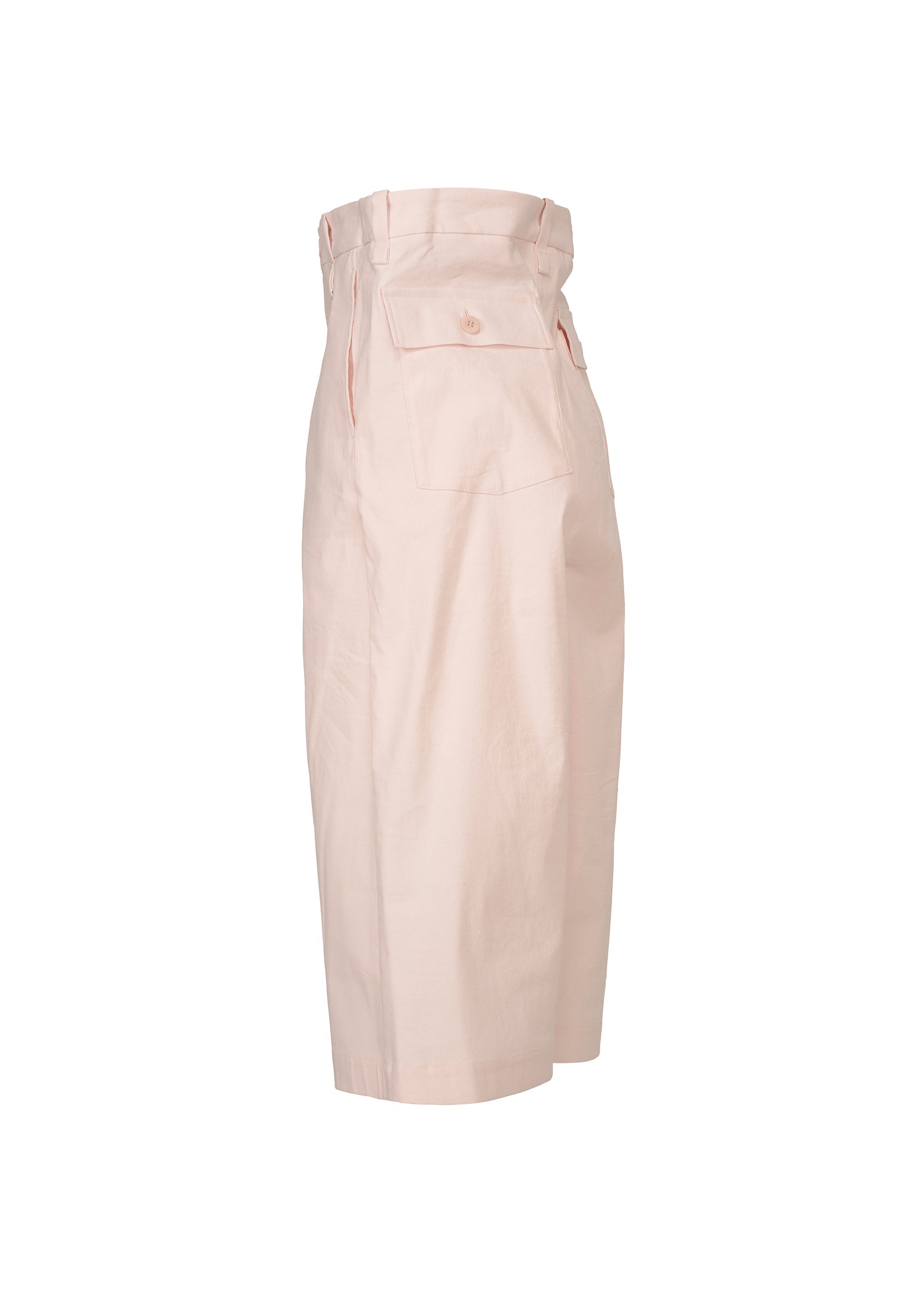Zoomed view The ISSEY MIYAKE GENERIC WEAR pale pink Bermuda shorts feature a high waist, wide waistband, belt loops, back flap pocket with button, and knee-length hem. Shown from the side on a white background.
