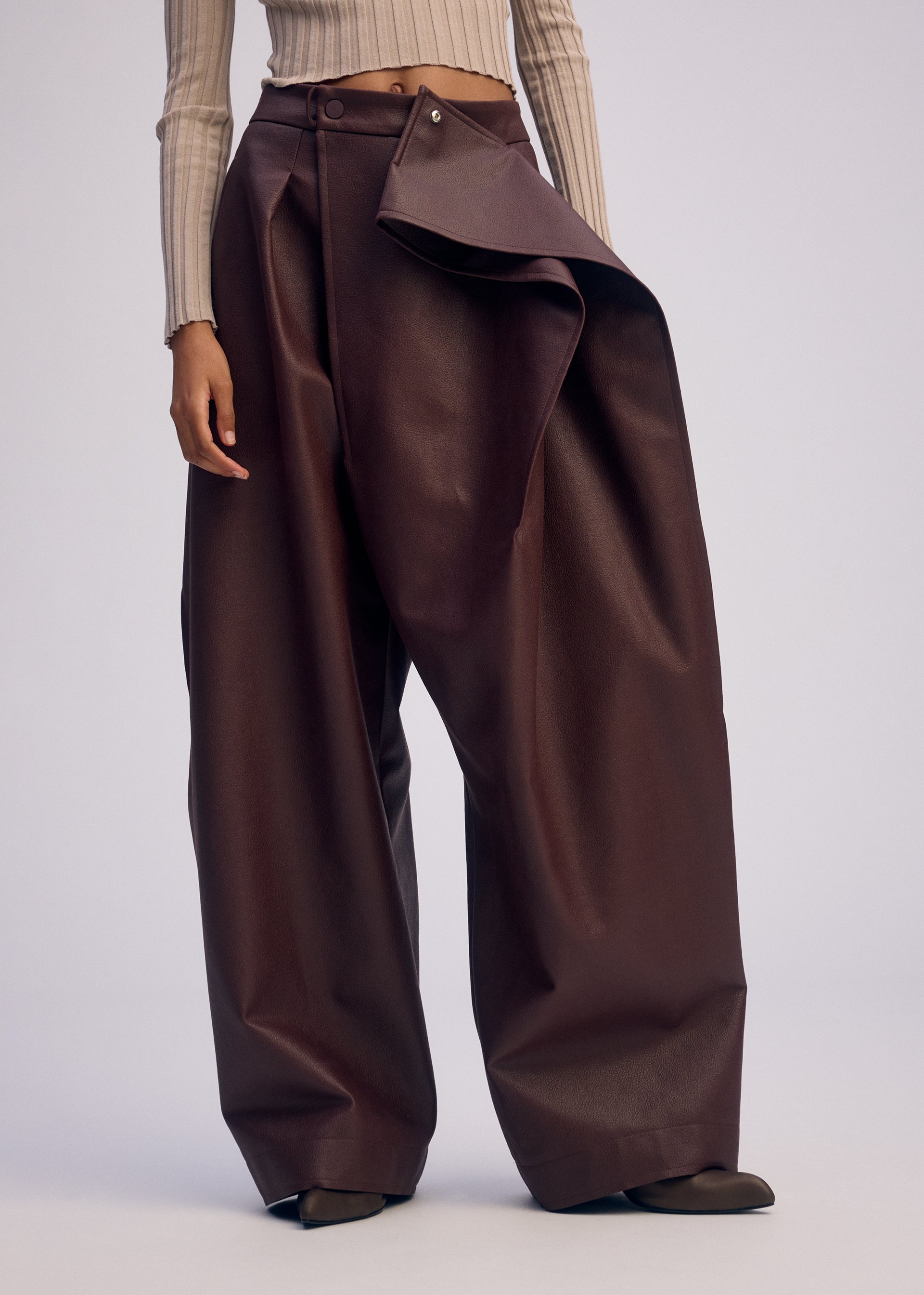 PRONOUNCED BODY – ISSEY MIYAKE ONLINE STORE