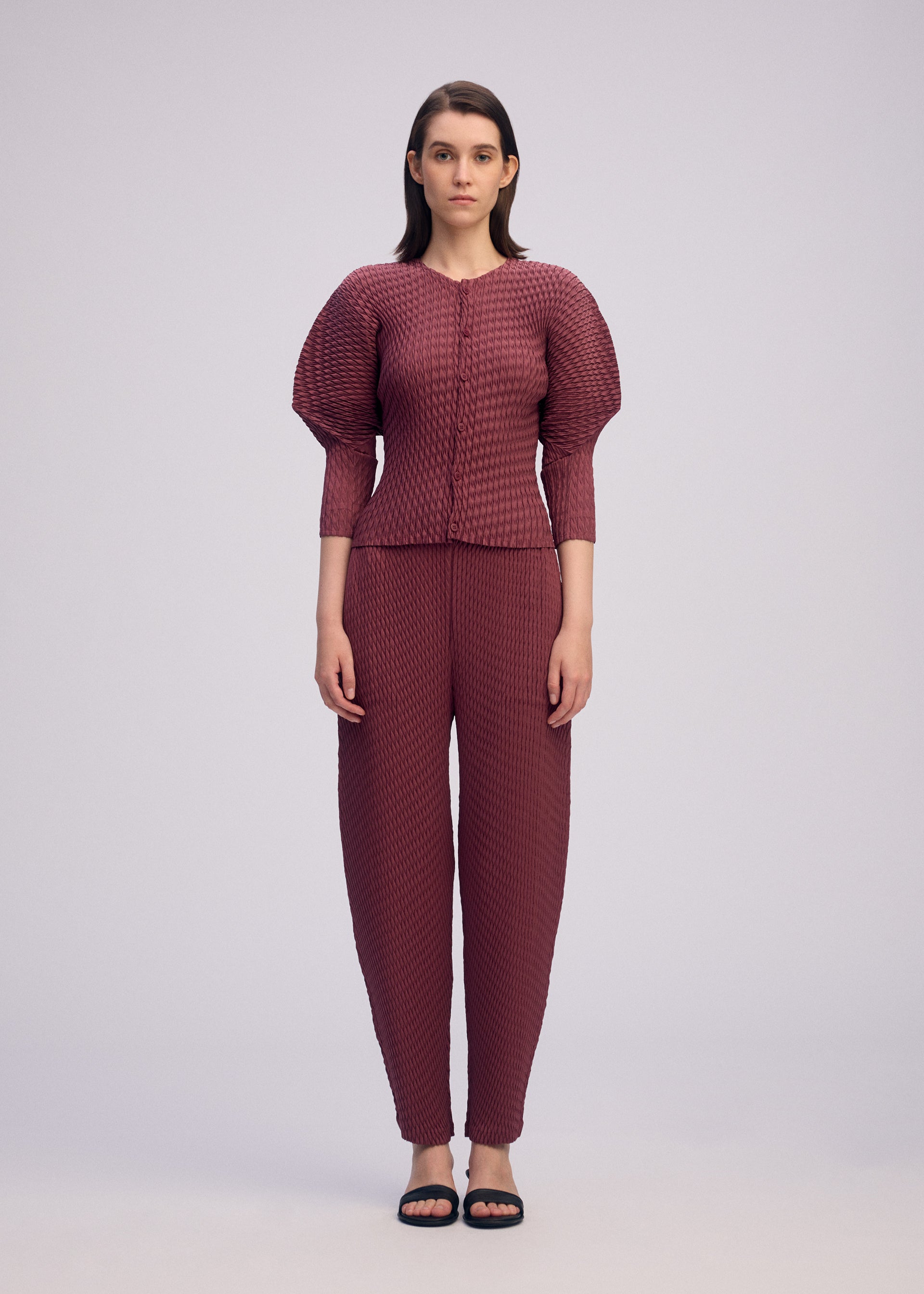 WOMEN / PANTS – ISSEY MIYAKE ONLINE STORE