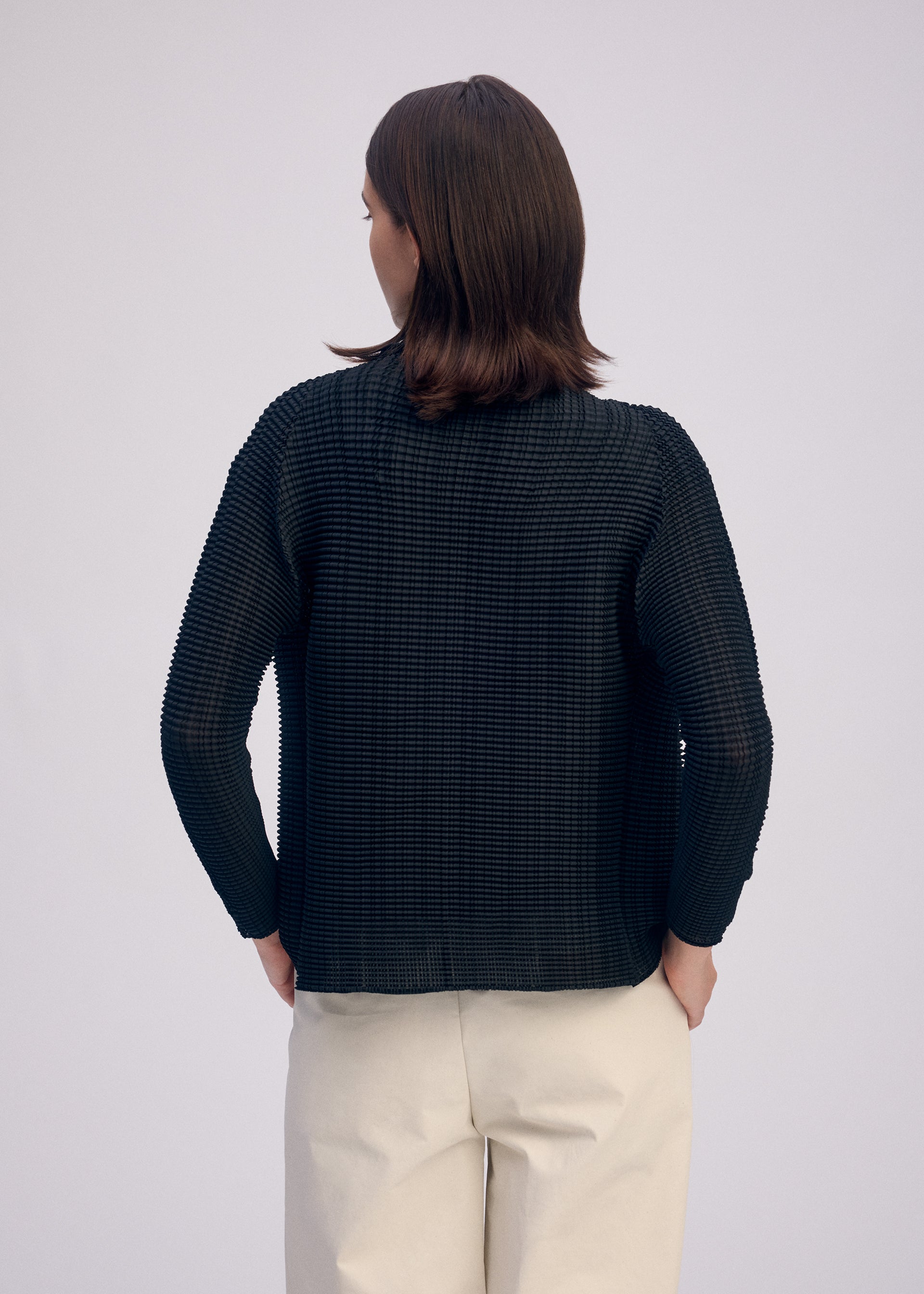 Zoomed view WOOLY PLEATS BK/WT-66