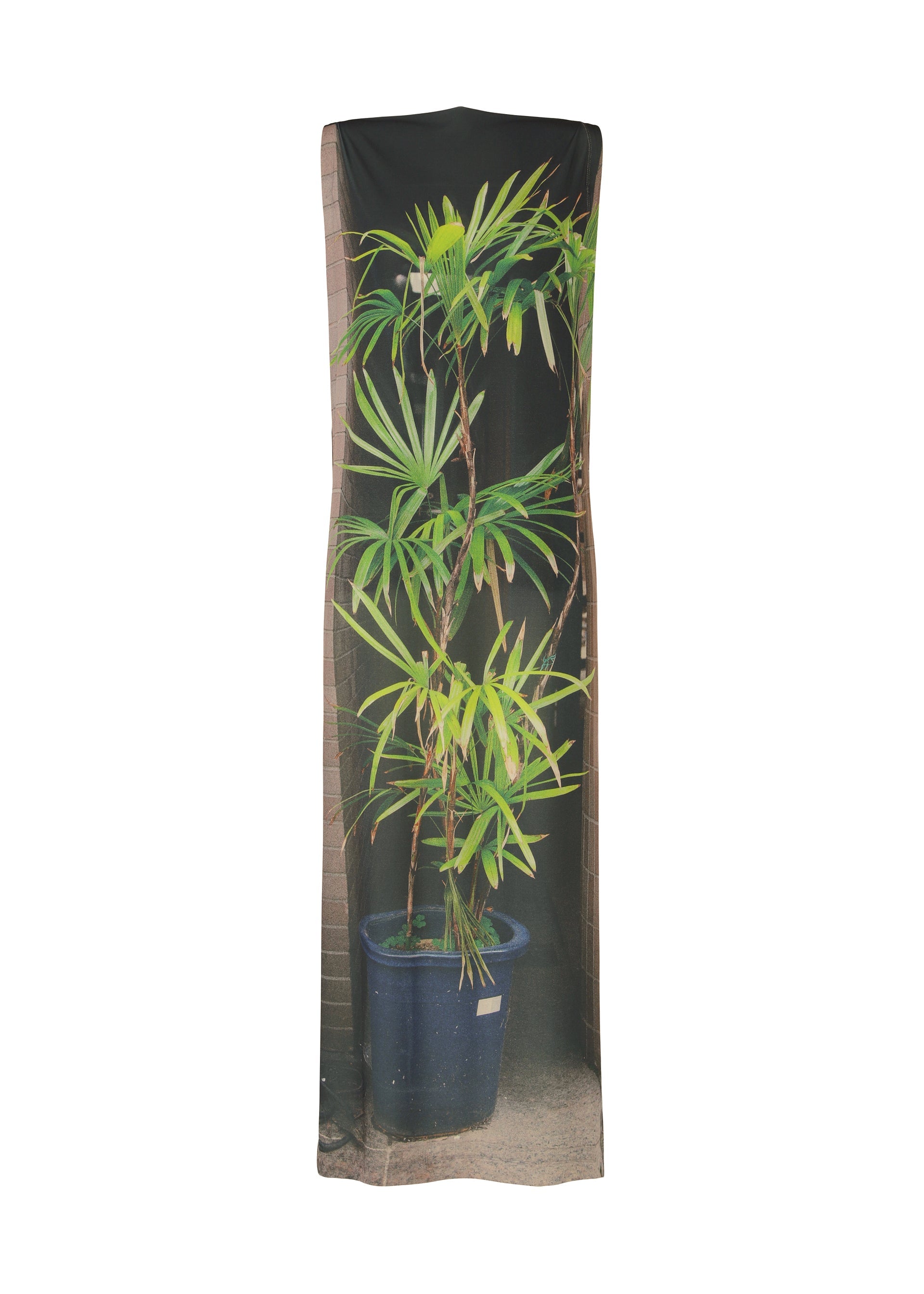 Zoomed view The ISSEY MIYAKE URBAN JUNGLE JERSEY is a long, sleeveless dress in soft jersey, featuring a potted plant with slender leaves set against brown bricks, evoking realistic jungle greenery. - BLACK-HUED （no.17）
