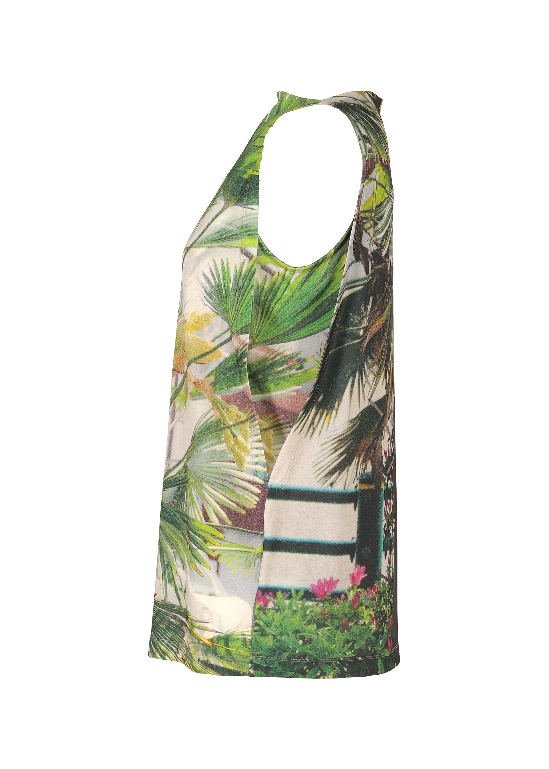 Zoomed view The ISSEY MIYAKE URBAN JUNGLE JERSEY is a sleeveless tank top featuring a green palm leaf jungle print, made from soft jersey fabric and shown from the side against a white background.