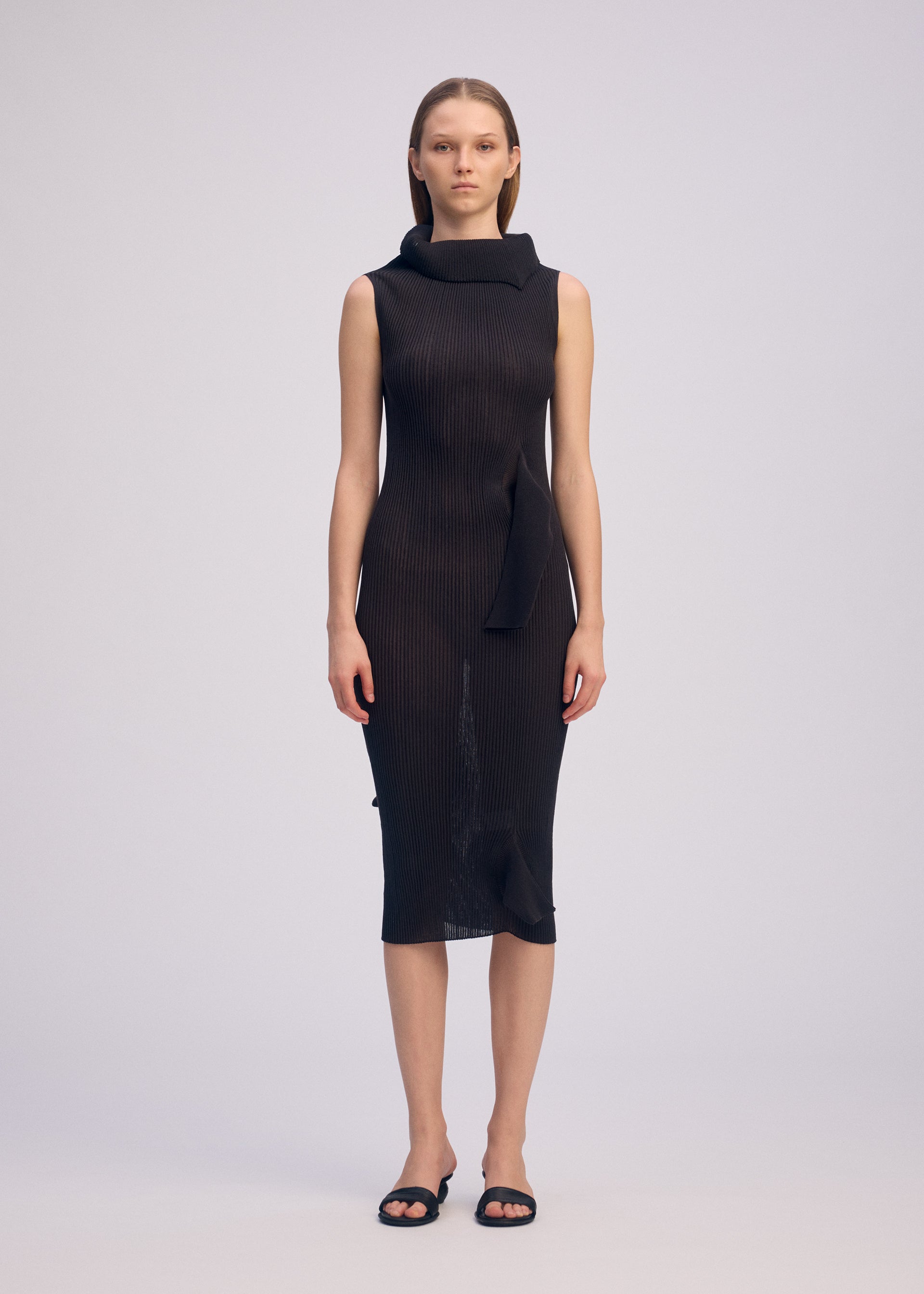ADVENTITIOUS：HIGH-NECKS – ISSEY MIYAKE ONLINE STORE