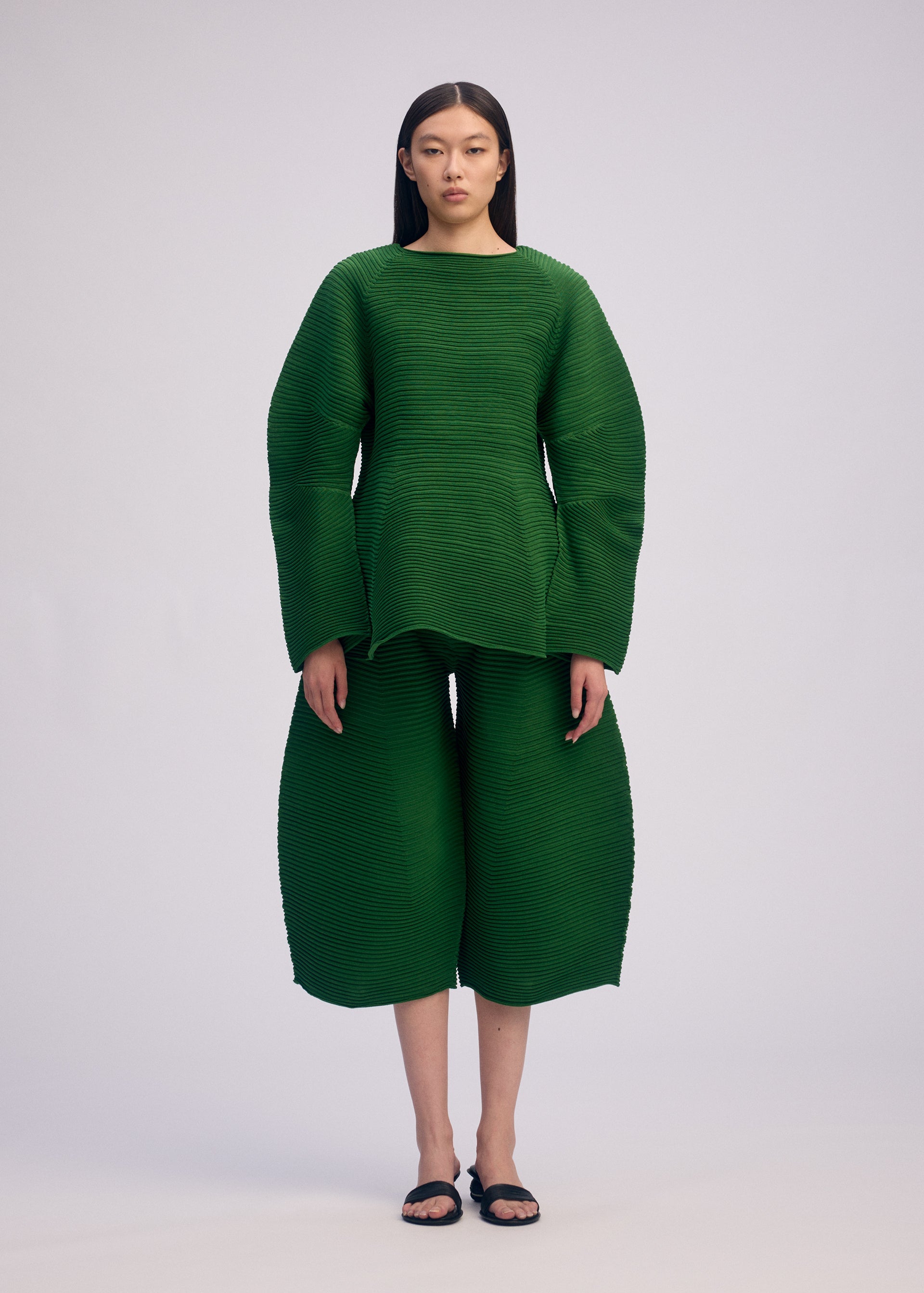 WOMEN / KNITWEAR – ISSEY MIYAKE ONLINE STORE