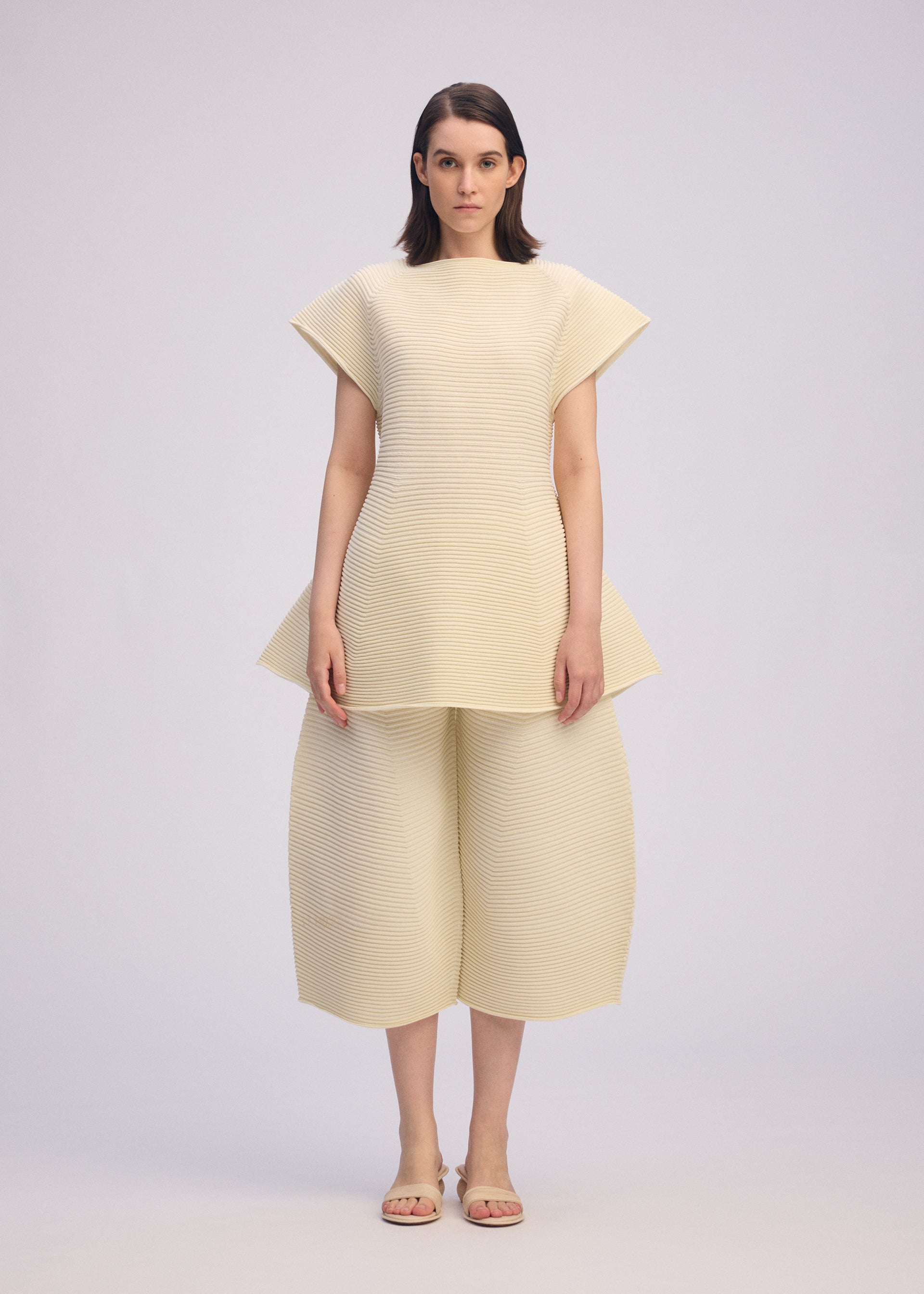 WOMEN / TOPS / TUNICS – ISSEY MIYAKE ONLINE STORE