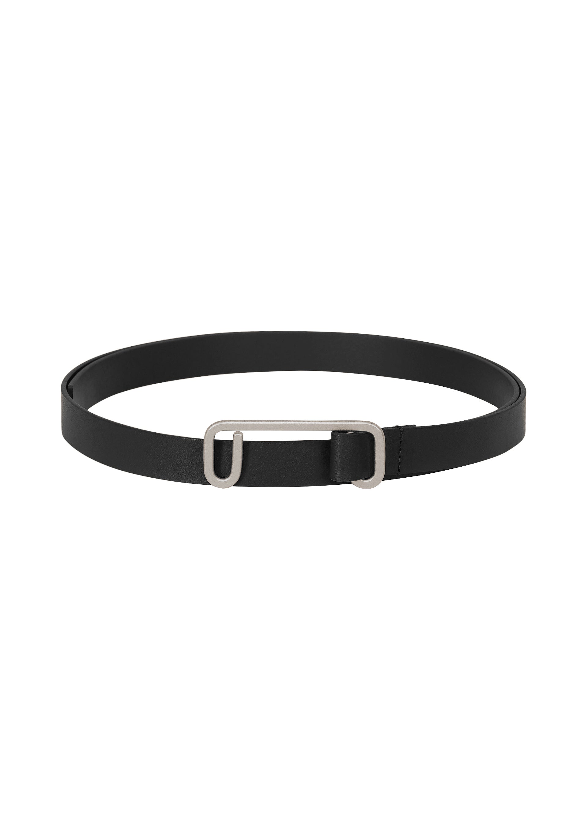 Zoomed view The ISSEY MIYAKE SOLID LEATHER BELT is a slim, minimalist belt made from high-quality leather with a simple rectangular silver buckle, shown against a plain white background. - BLACK （no.15）