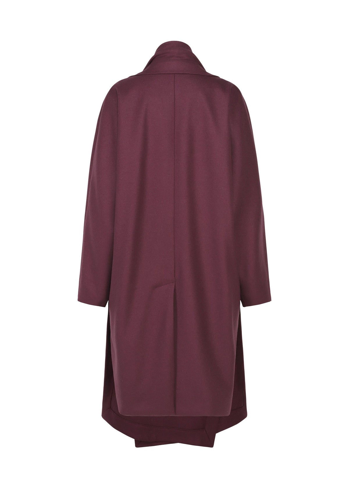 Zoomed view The MANNER coat by ISSEY MIYAKE is shown from the back in burgundy recycled fabric, featuring a straight fit, center seam, subtle collar, long sleeves, and a clean, minimal design.