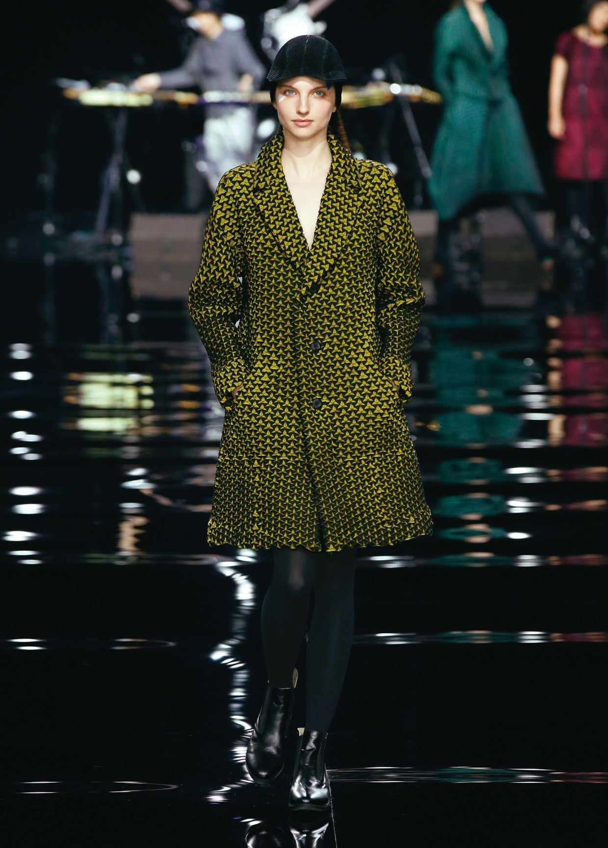 ISSEY MIYAKE COLLECTIONS AUTUMN WINTER 2015 – ISSEY MIYAKE ONLINE