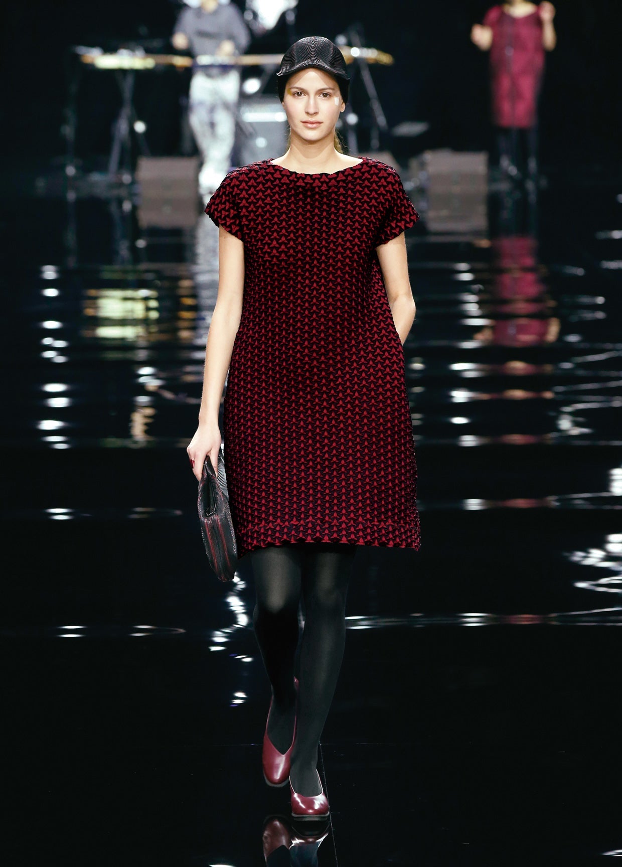 ISSEY MIYAKE COLLECTIONS AUTUMN WINTER 2015 – ISSEY MIYAKE ONLINE