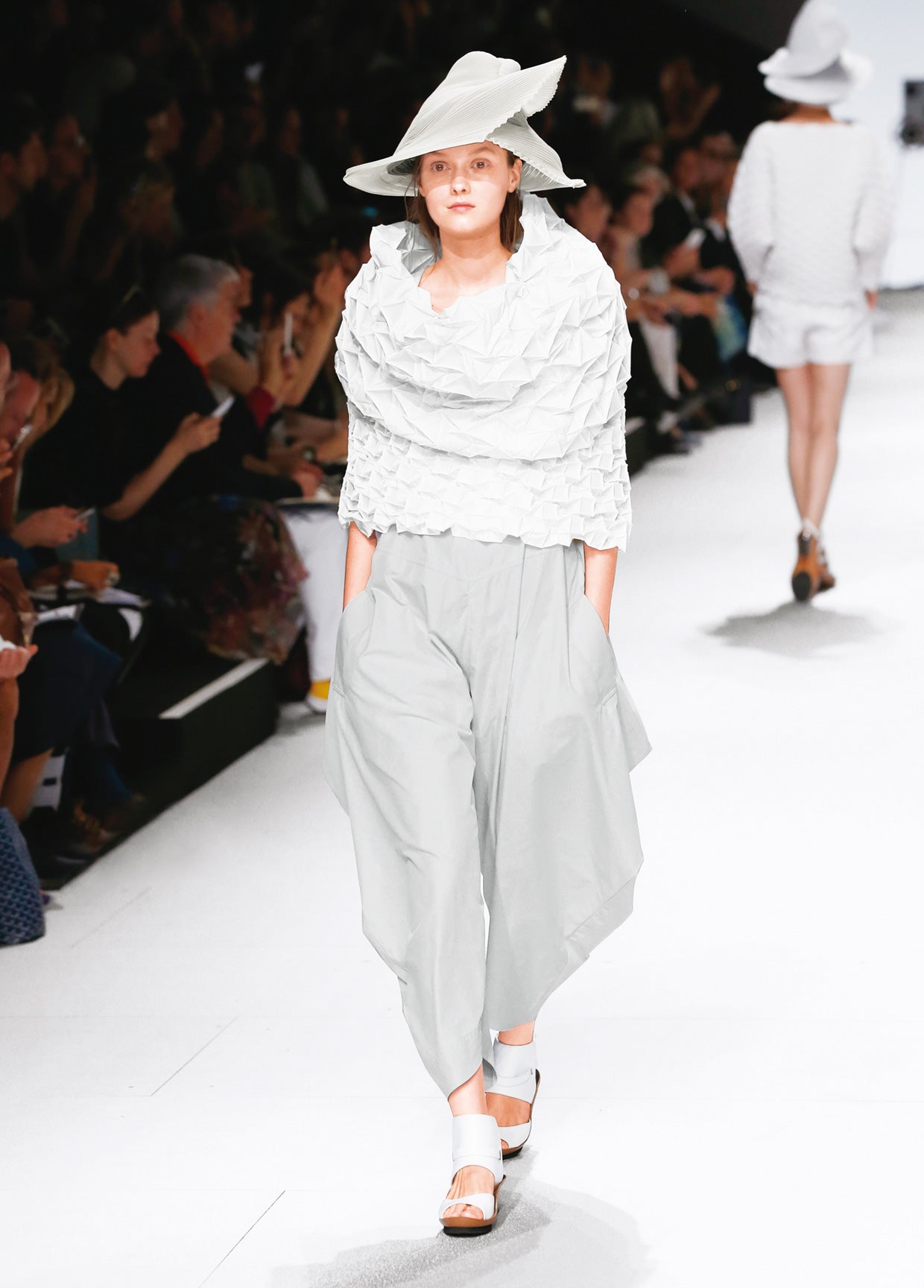 イッセイミヤケ ビーニー イッセイ ミヤケ(ISSEY MIYAKE) 2015年春夏ウィメンズ