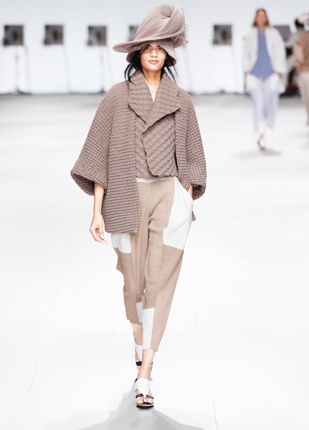 ISSEY MIYAKE COLLECTIONS SPRING SUMMER 2015 – ISSEY MIYAKE ONLINE