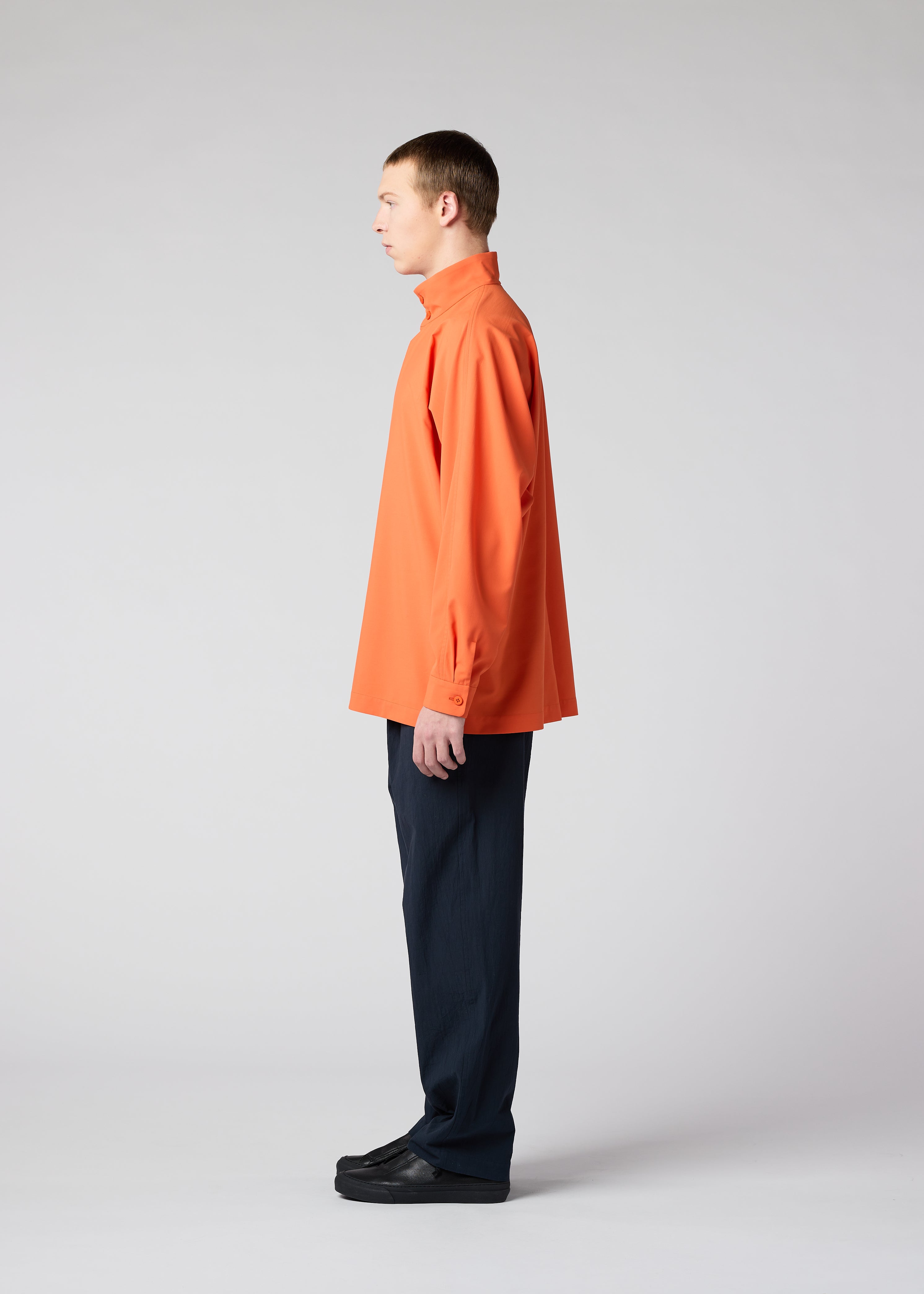 ISSEY MIYAKE パンツ　濃紺　メンズ イッセイミヤケメンISSEY MIYAKE MEN 染めトリムフェード織り
