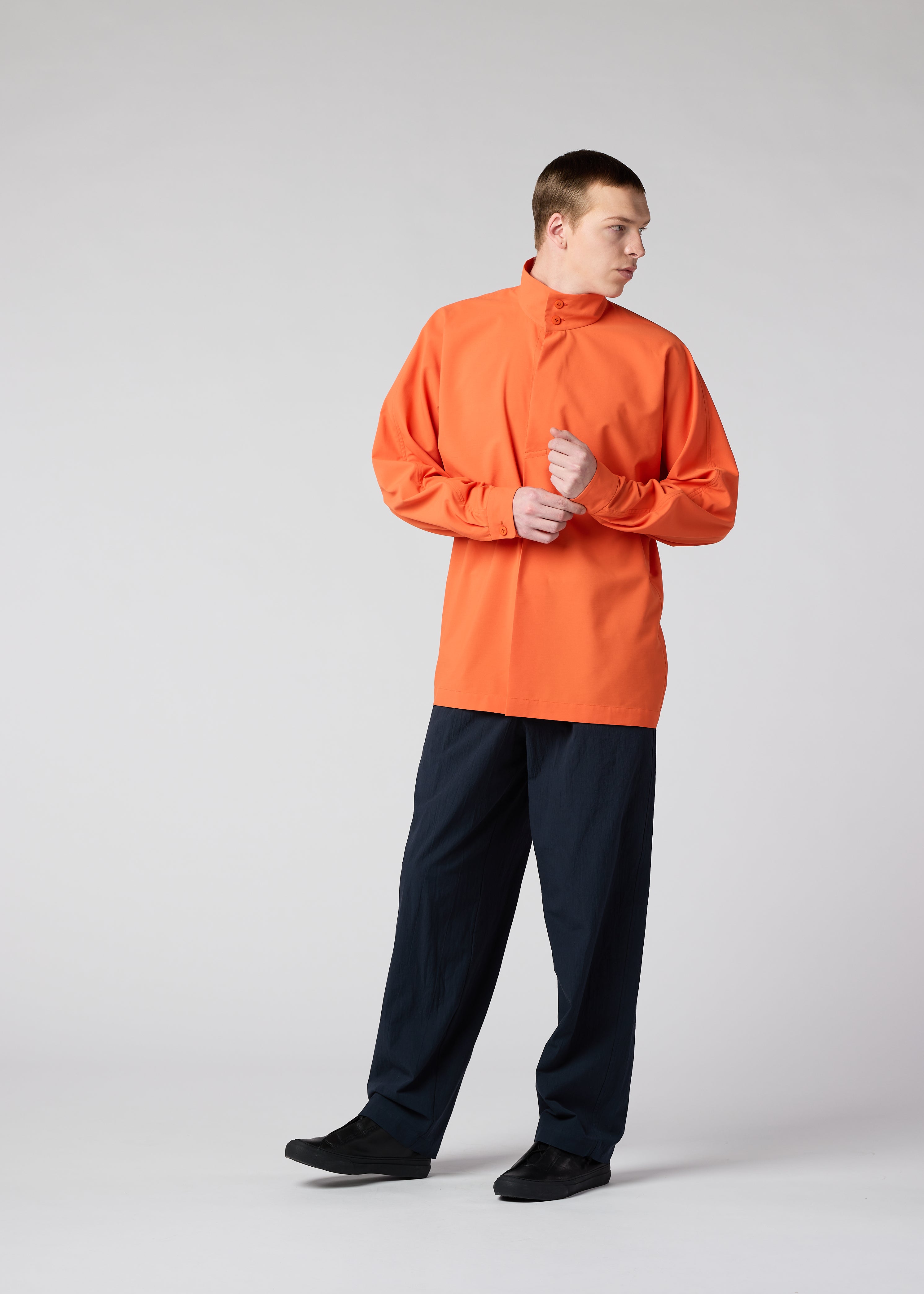 ISSEY MIYAKE パンツ　濃紺　メンズ イッセイミヤケメンISSEY MIYAKE MEN 染めトリムフェード織り