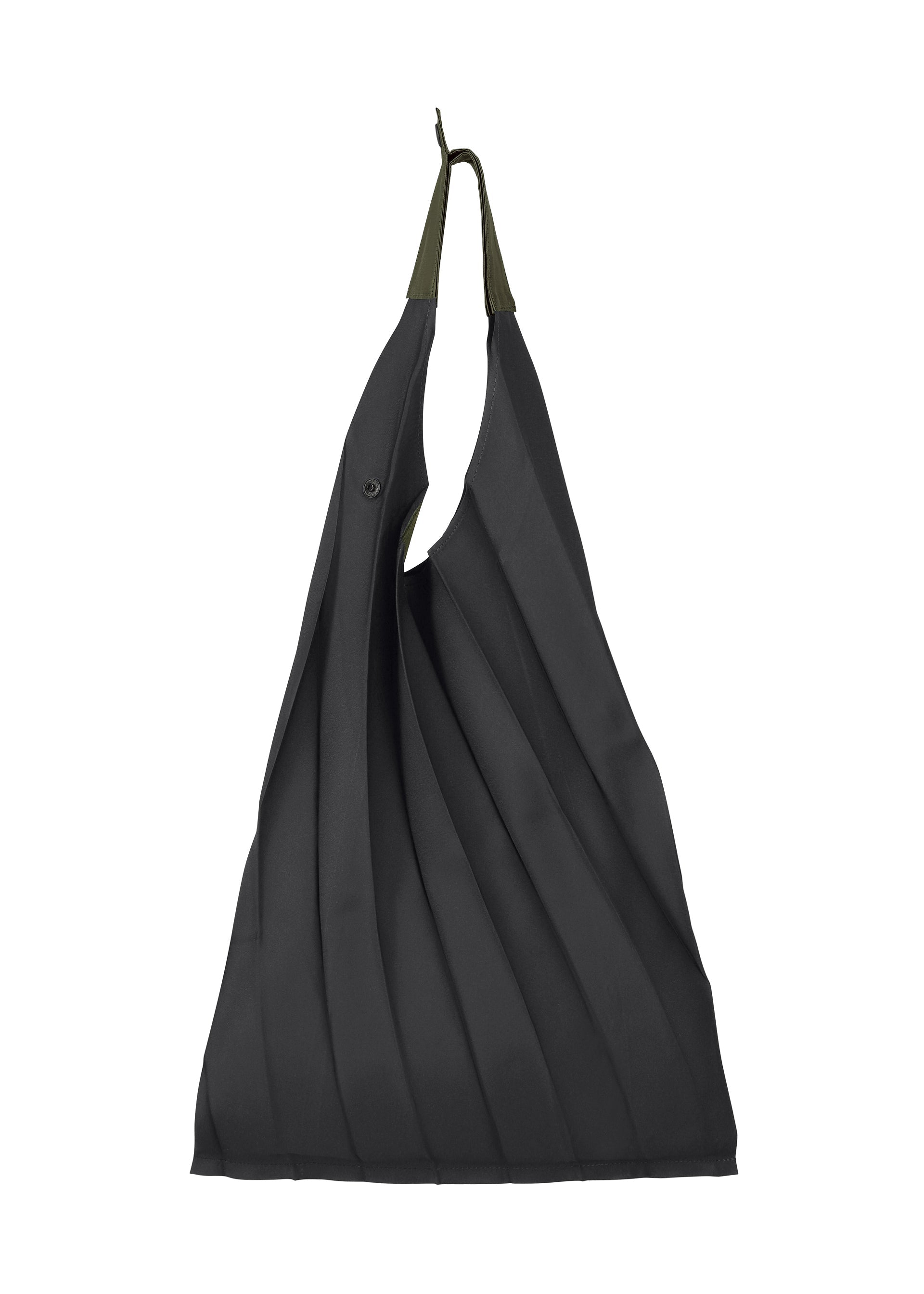 Zoomed view The GURU GURU tote bag by IM MEN features a black, asymmetrical, pleated design with handmade folds and olive-green handles. This stylish, foldable tote is shown hanging against a plain white background. - BLACK (no.15)