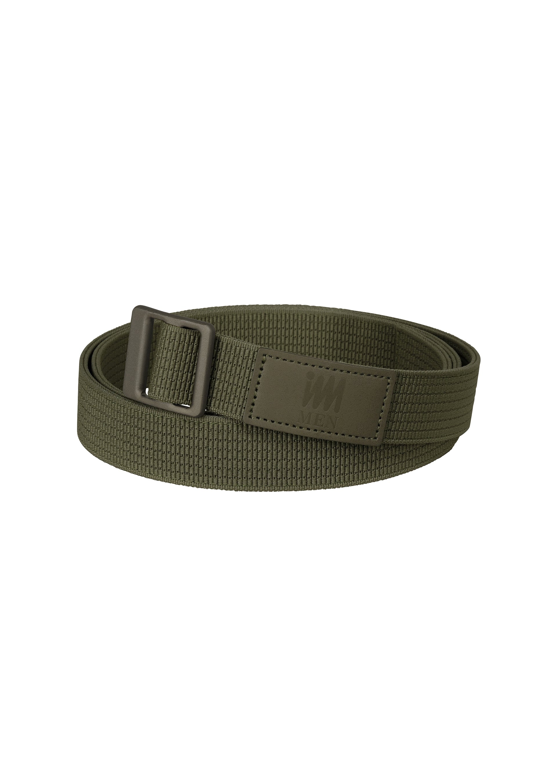 Zoomed view The IM MEN FRICTION BELT is an olive green woven fabric belt with an adjustable buckle, neatly rolled and accented by a stitched leather patch near the buckle. - KHAKI （no.65）