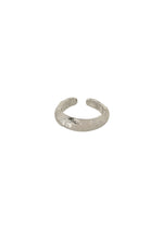 The FASTEN RING by IM MEN is a silver, open-ended scarf ring featuring a slightly textured, hammered surface, shown against a plain white background. - SILVER （no.91）