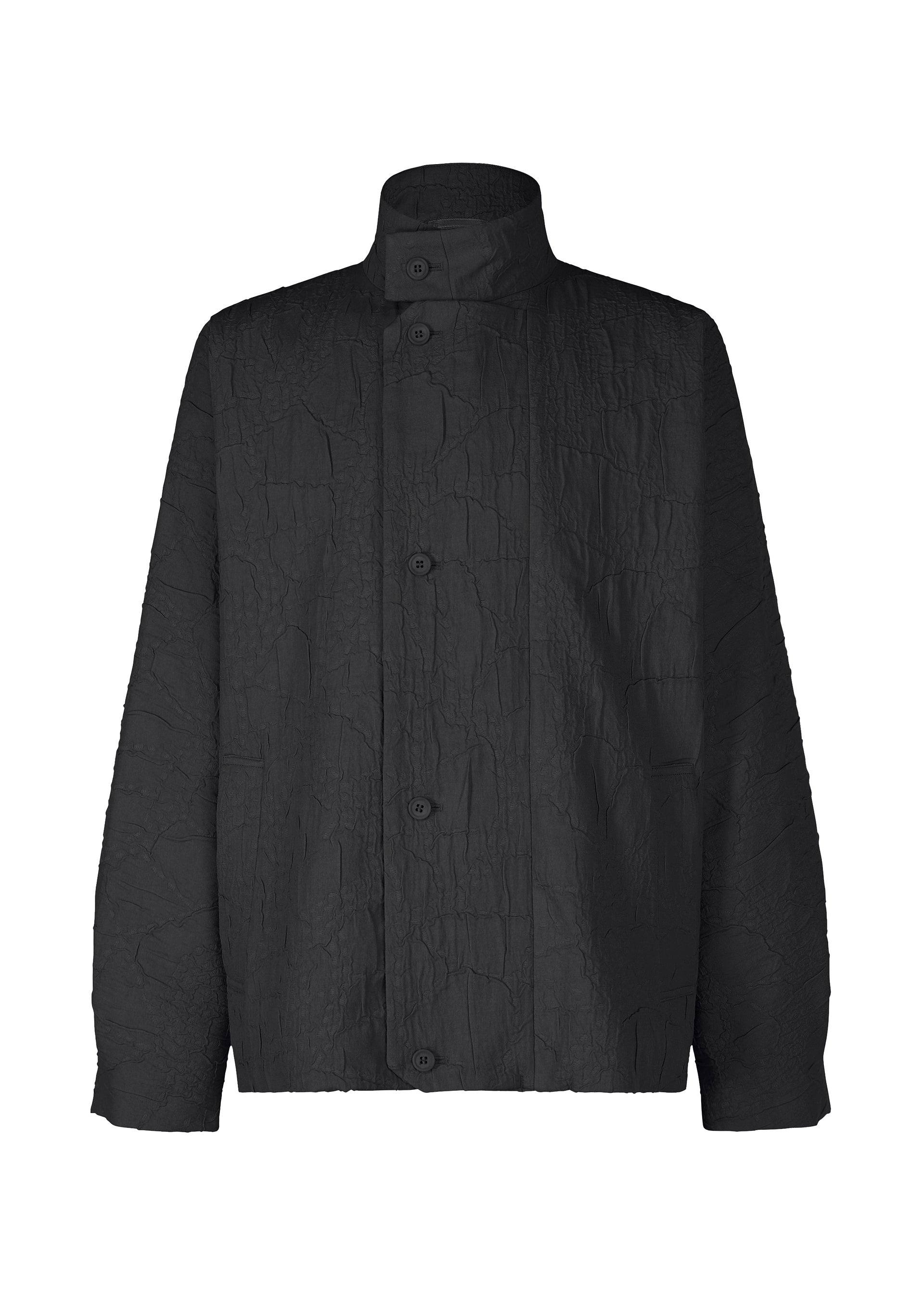 Zoomed view The IM MEN SHRINK JACQUARD is a black, long-sleeved jacket with a high collar and button-down front, featuring a wood-grain-inspired texture, loose fit, and straight hem for modern style. - BLACK （no.15）